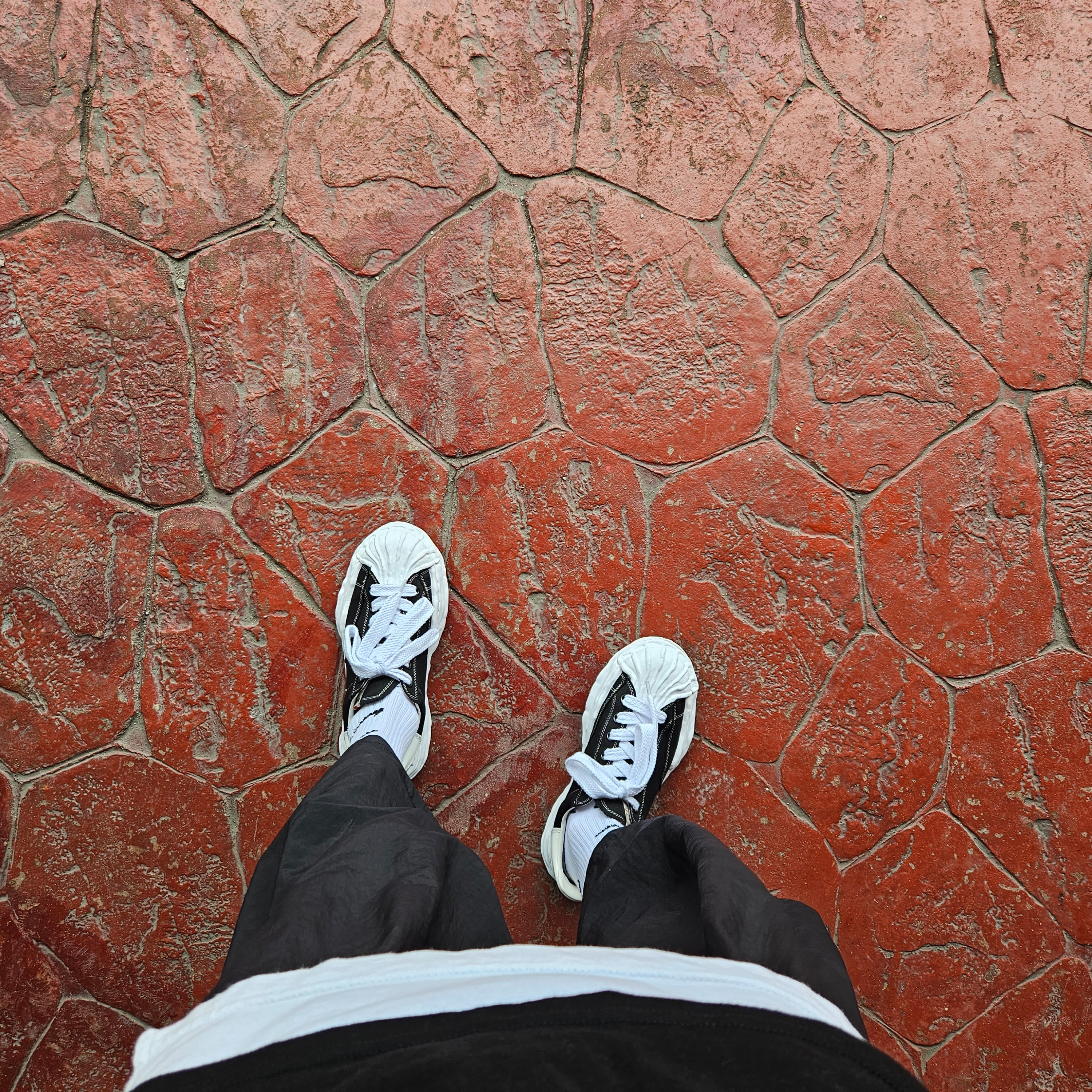 Maison Mihara Yasuhiro Blakey OG Sole Canvas Low-top Sneakers Black White, Stussy 8 Ball T-Shirt Black - 22SS 착용 스타일