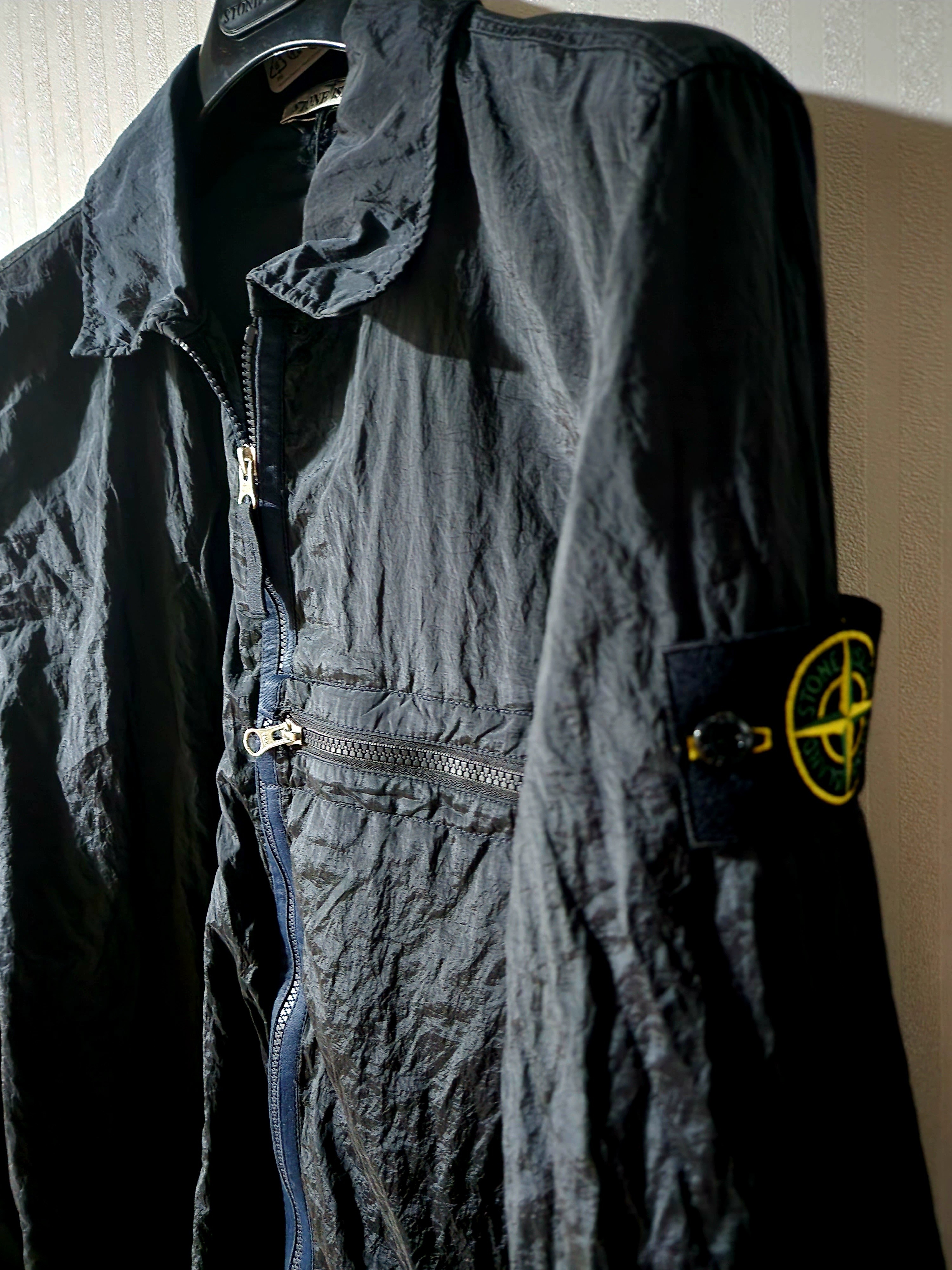 Stone Island 10919 Nylon Metal in Econyl Regenerated Nylon Overshirt Dark Grey - 23SS 착용 스타일 - 1