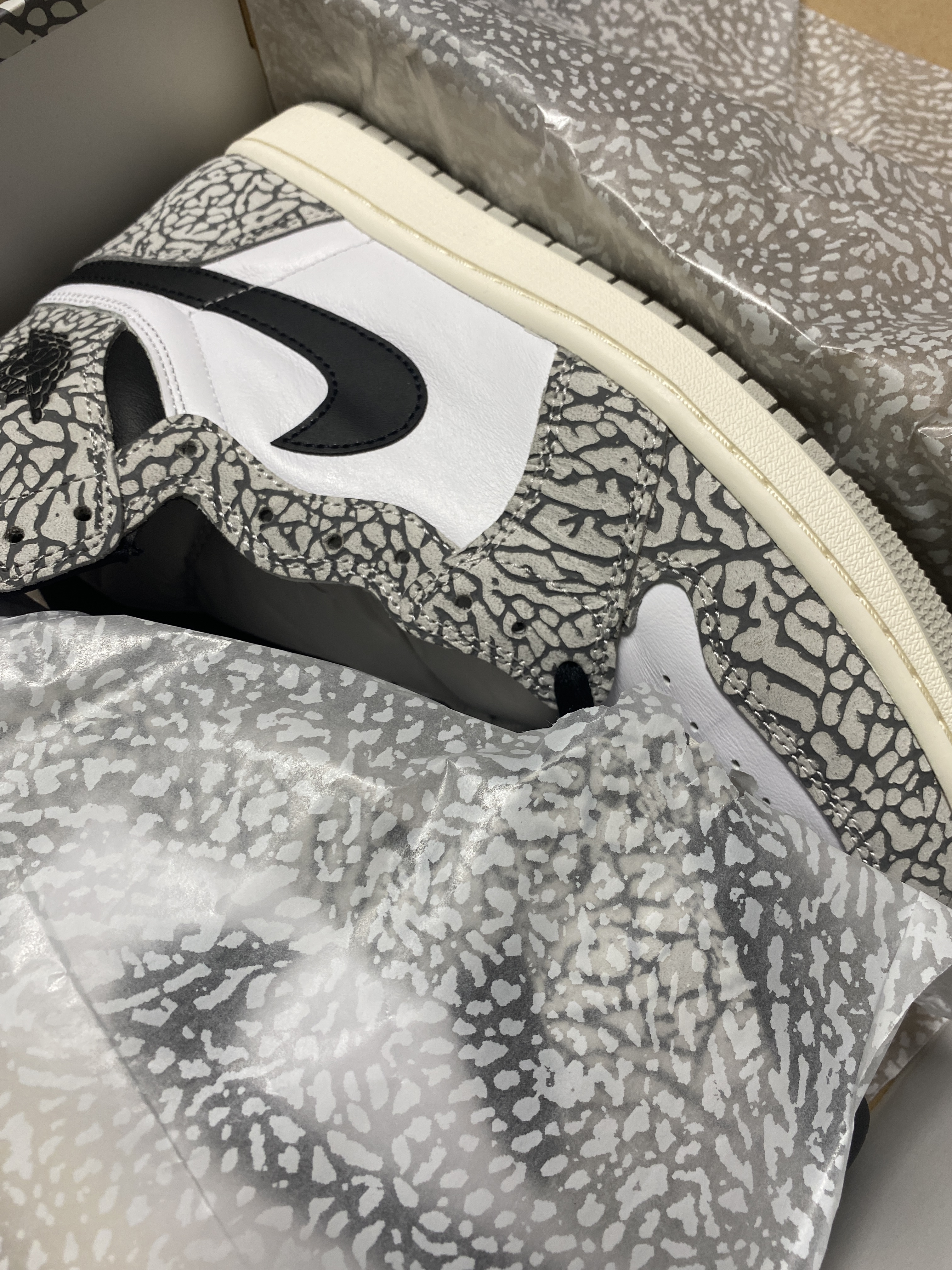 Jordan 1 Retro High OG White Cement 착용 스타일