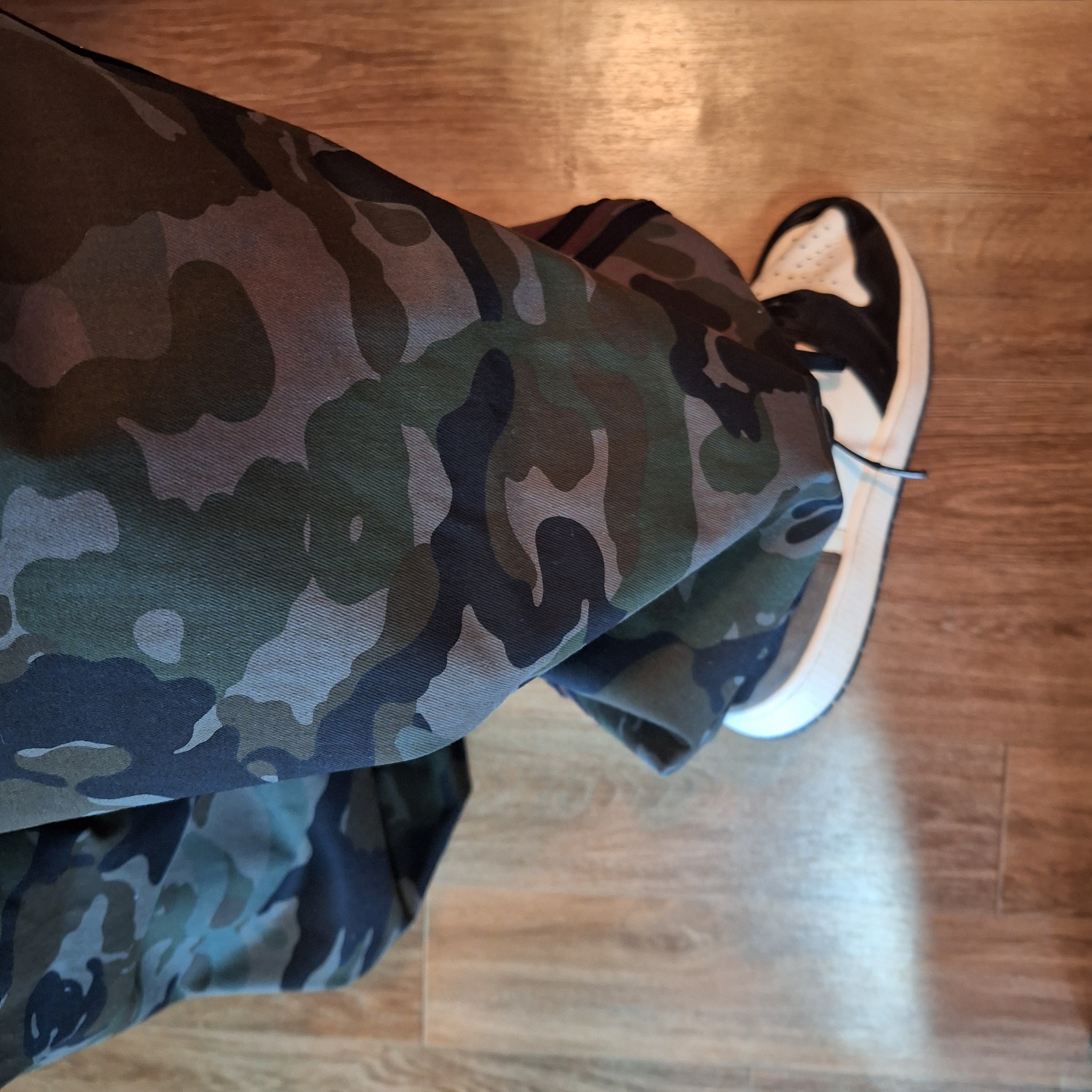 [KREAM 단독] Ourpas 058 Track Pants Brown 착용 스타일