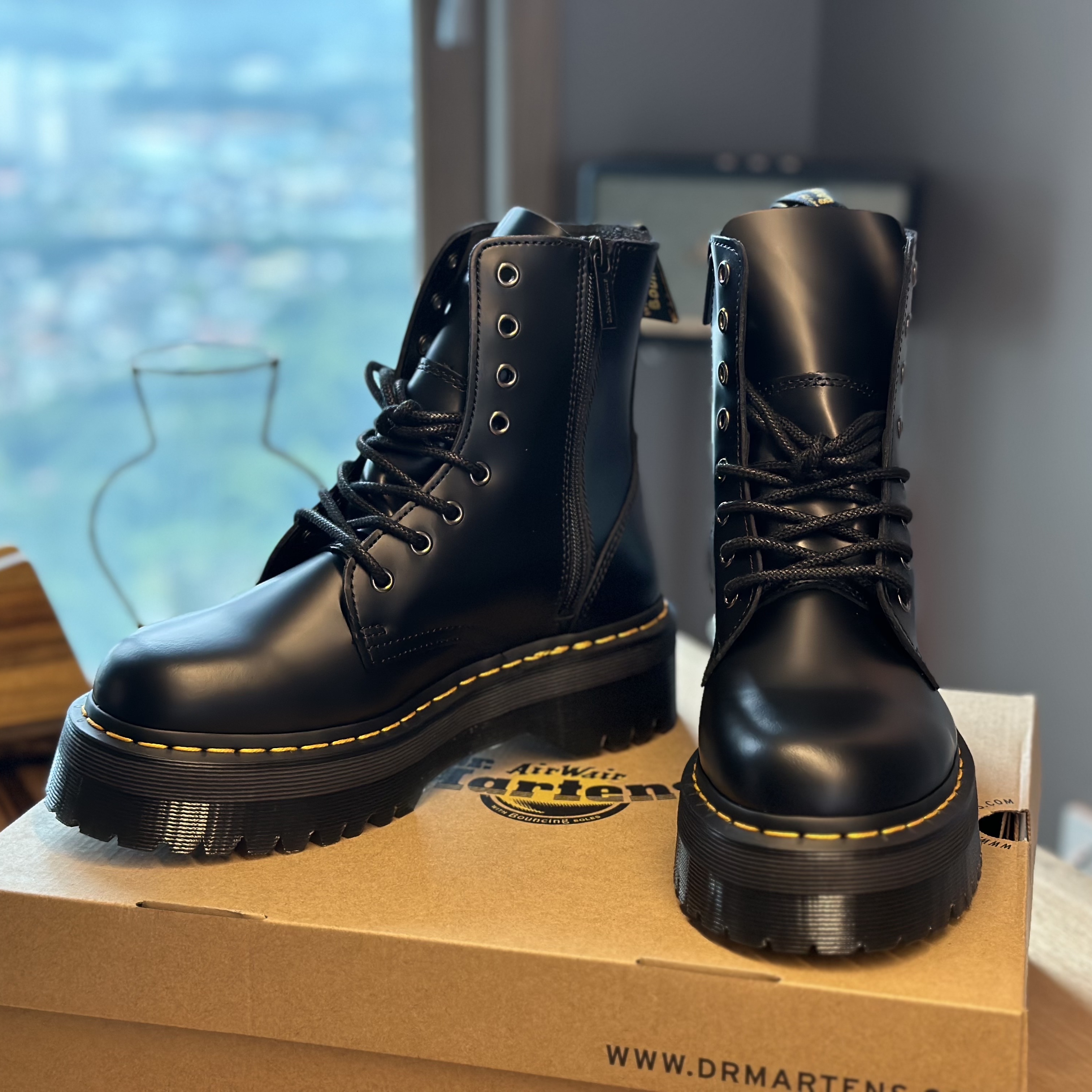 Dr. Martens Jadon Boots Black 착용 스타일 - 1