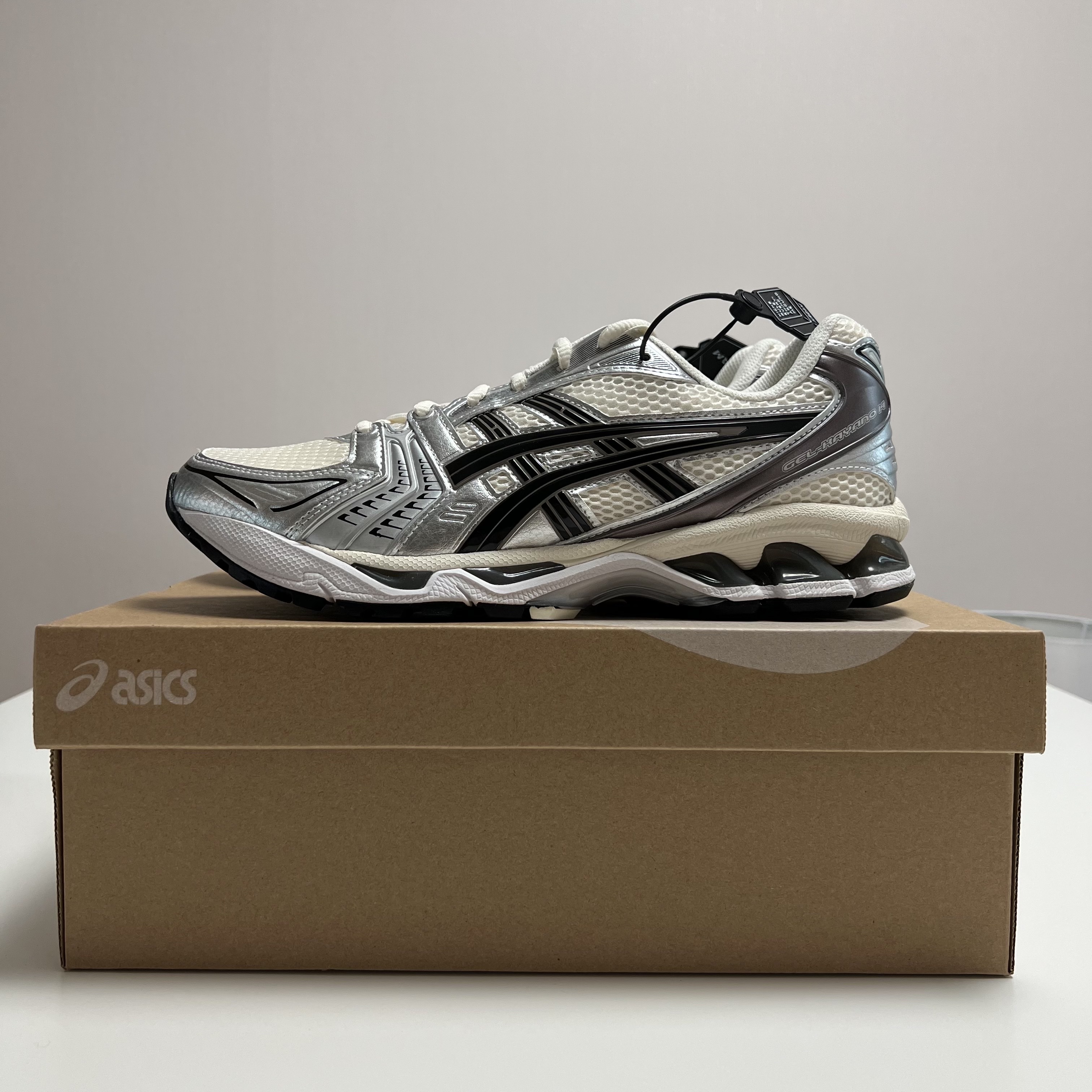 Asics Gel-Kayano 14 Cream Black 착용 스타일 - 2