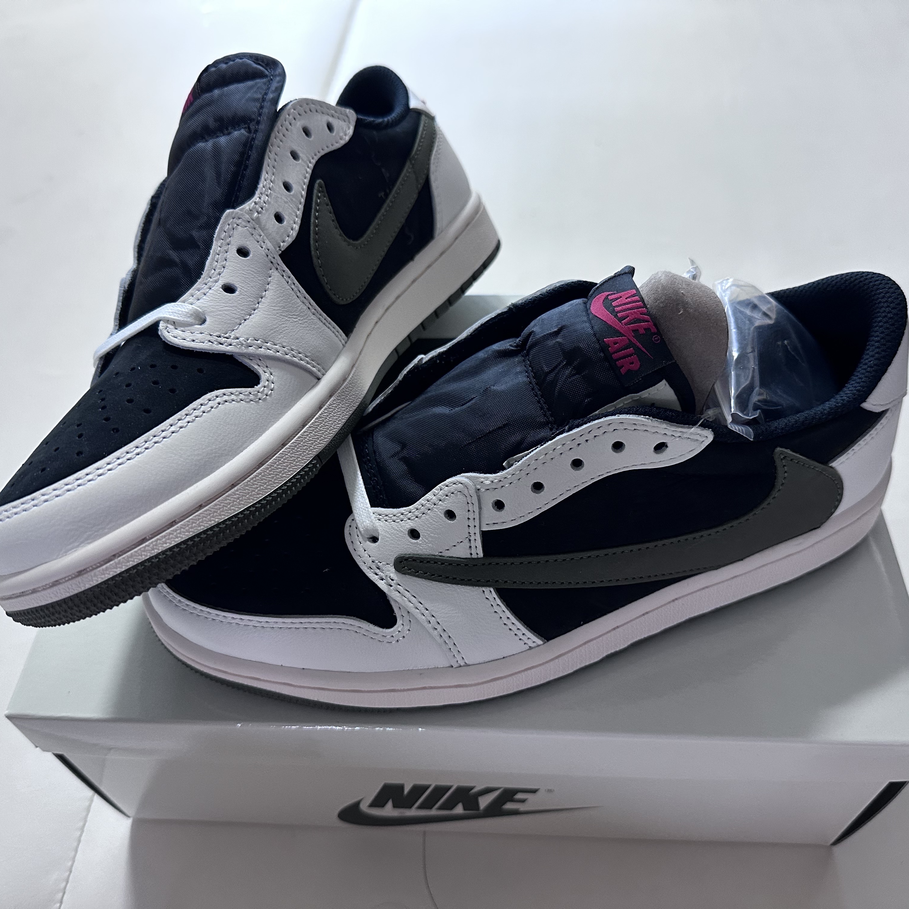 (W) Jordan 1 x Travis Scott Retro Low OG SP Medium Olive 착용 스타일