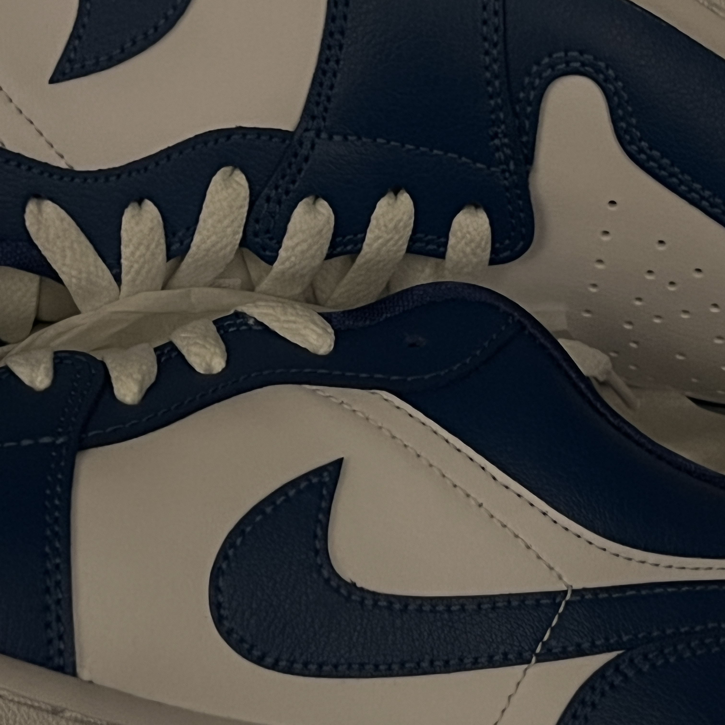 (W) Jordan 1 Low White Dark Marina Blue, Jordan 11 Retro Low Concord 착용 스타일 - 1