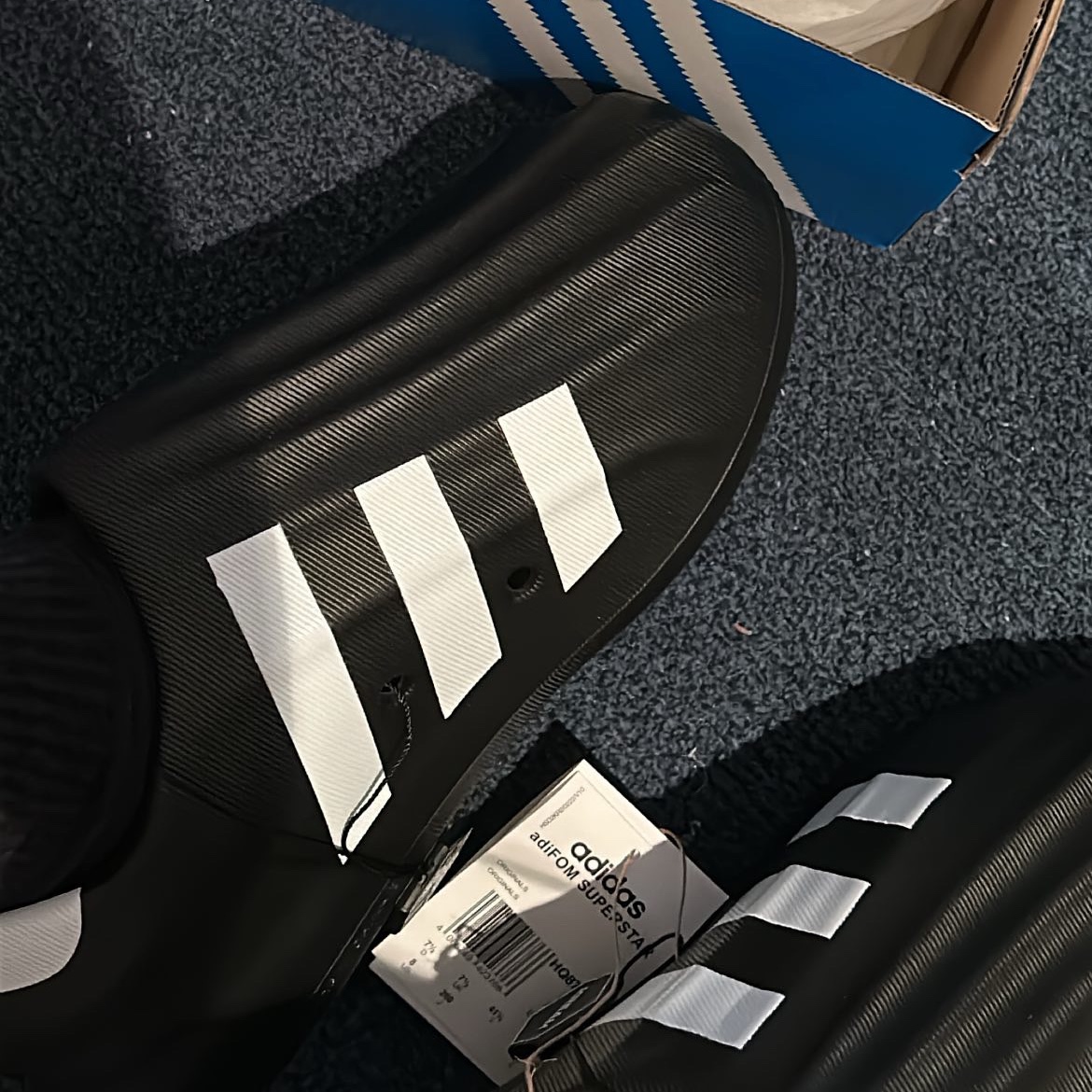 Adidas Adifom Superstar Core Black Cloud White 착용 스타일