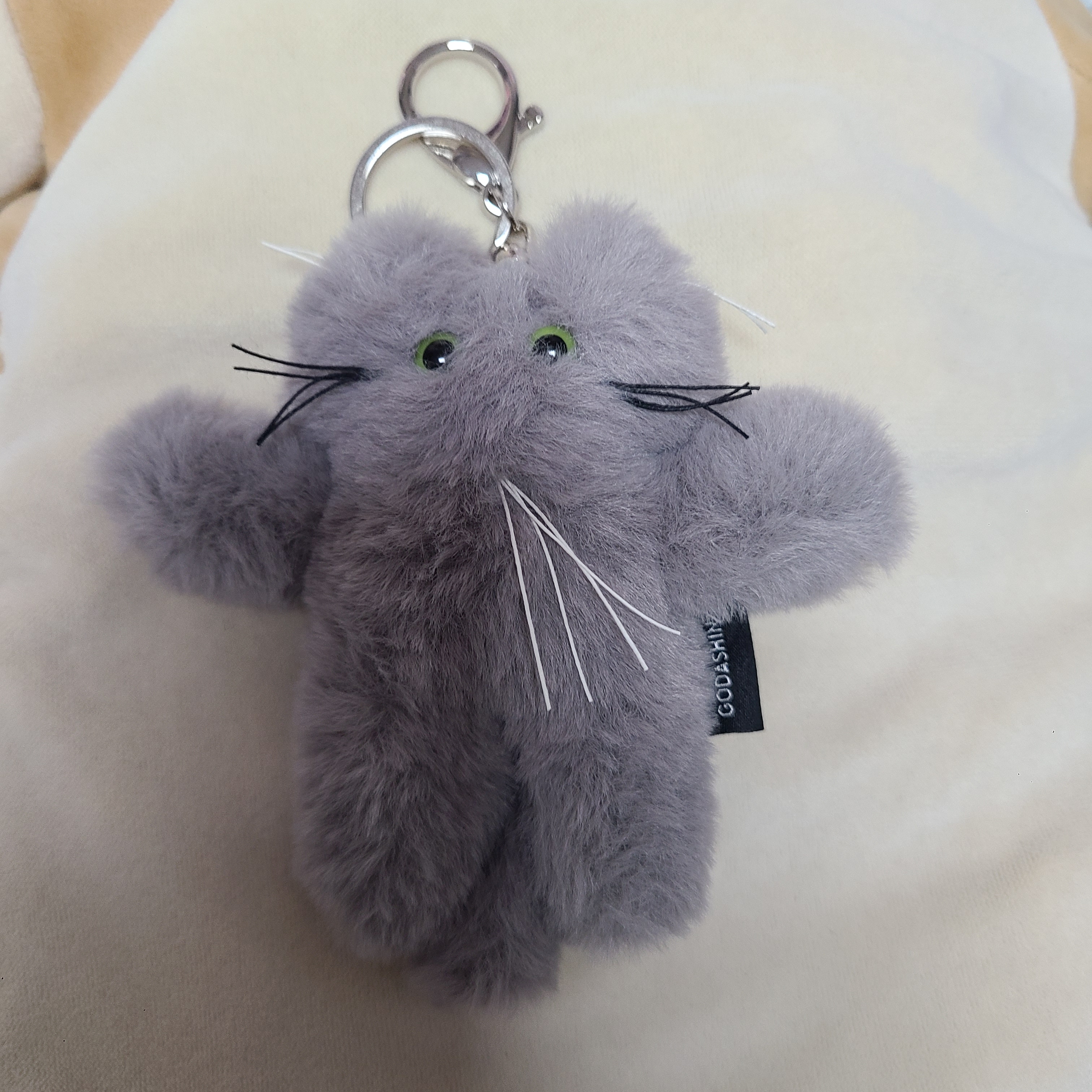 Godashin Cats Keyring Grey 착용 스타일