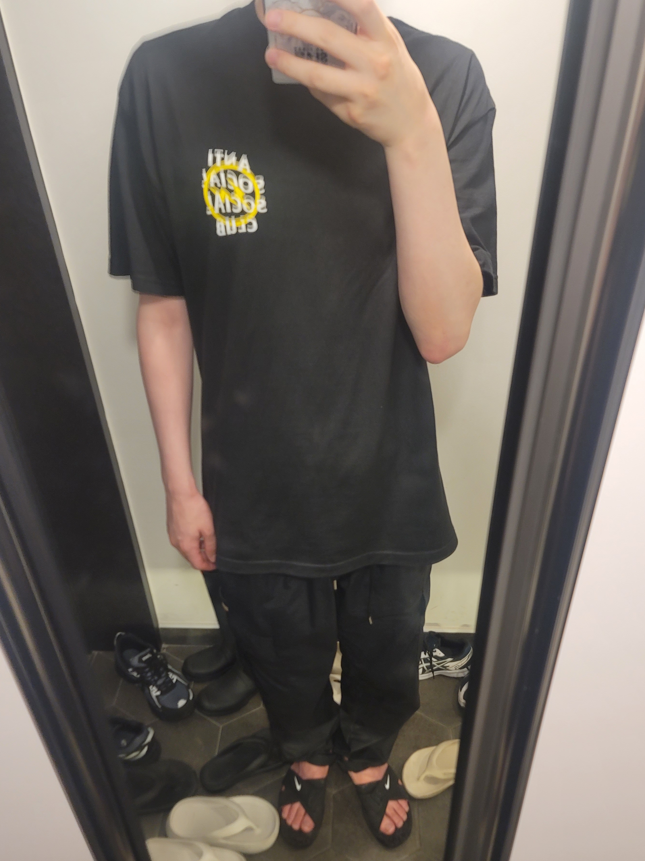 Anti Social Social Club x Fragment Bolt T-Shirt Yellow, Nike ACG Air Deschutz OG 착용 스타일