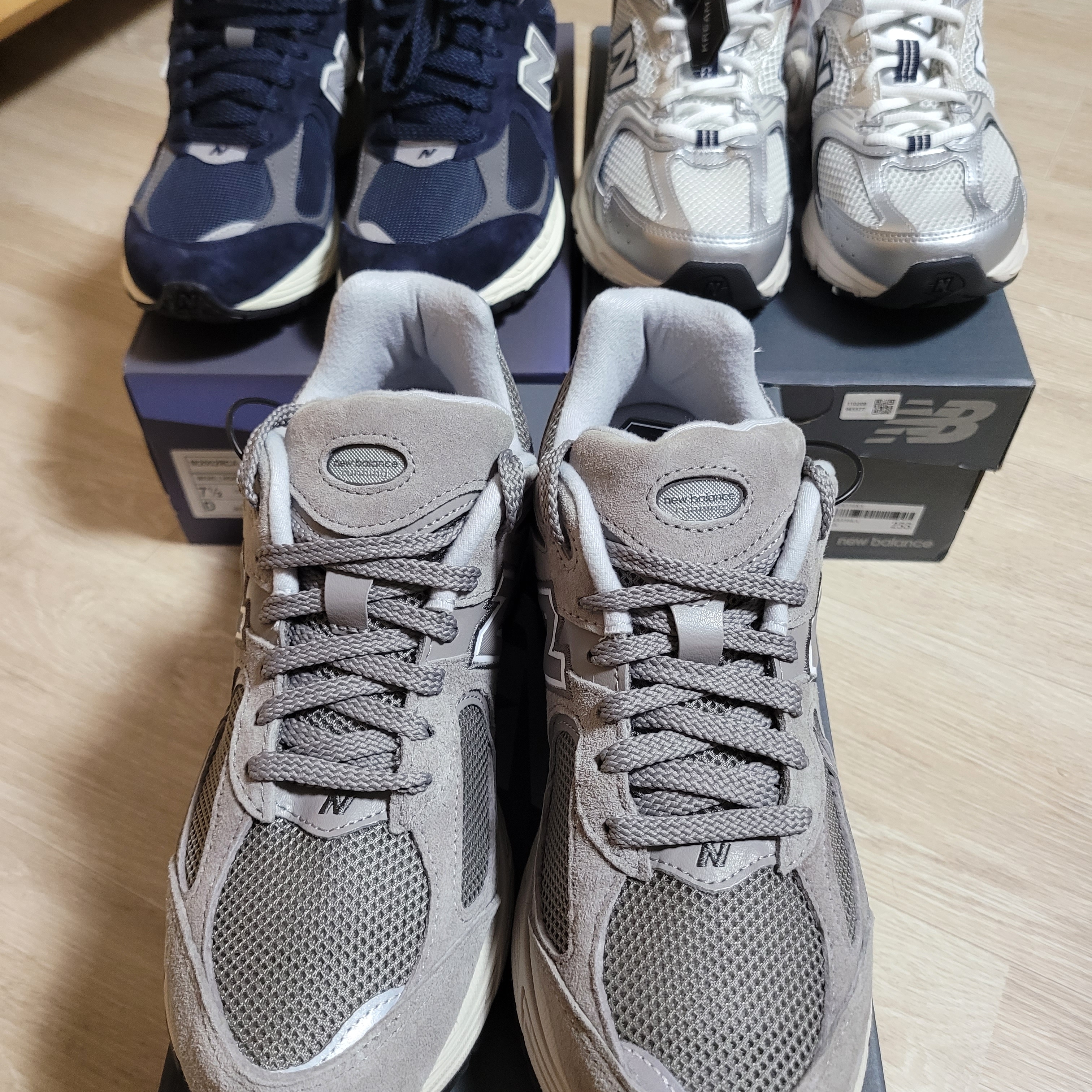 New Balance 2002R Grey, New Balance 2002R Eclipse Castlerock 착용 스타일