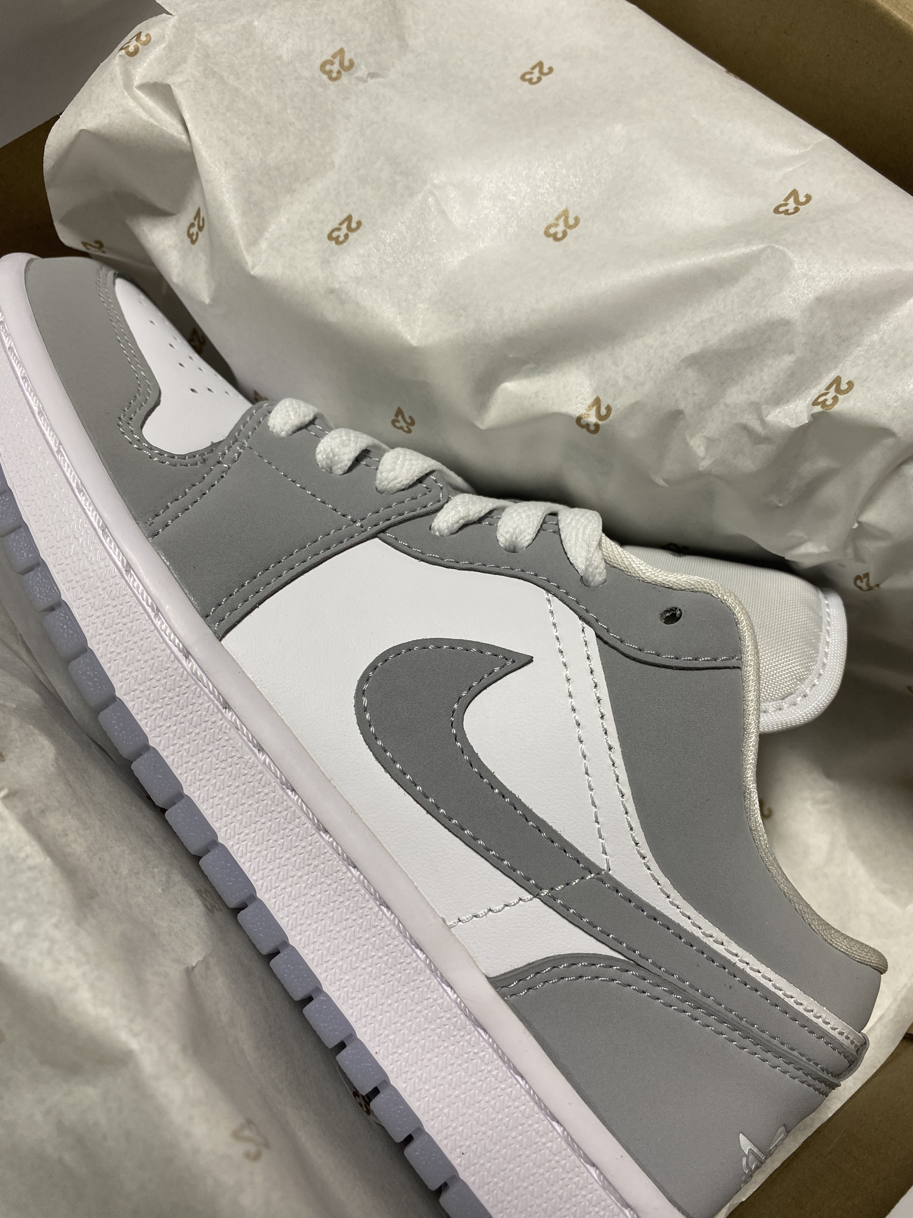 (W) Jordan 1 Low White Wolf Grey 착용 스타일