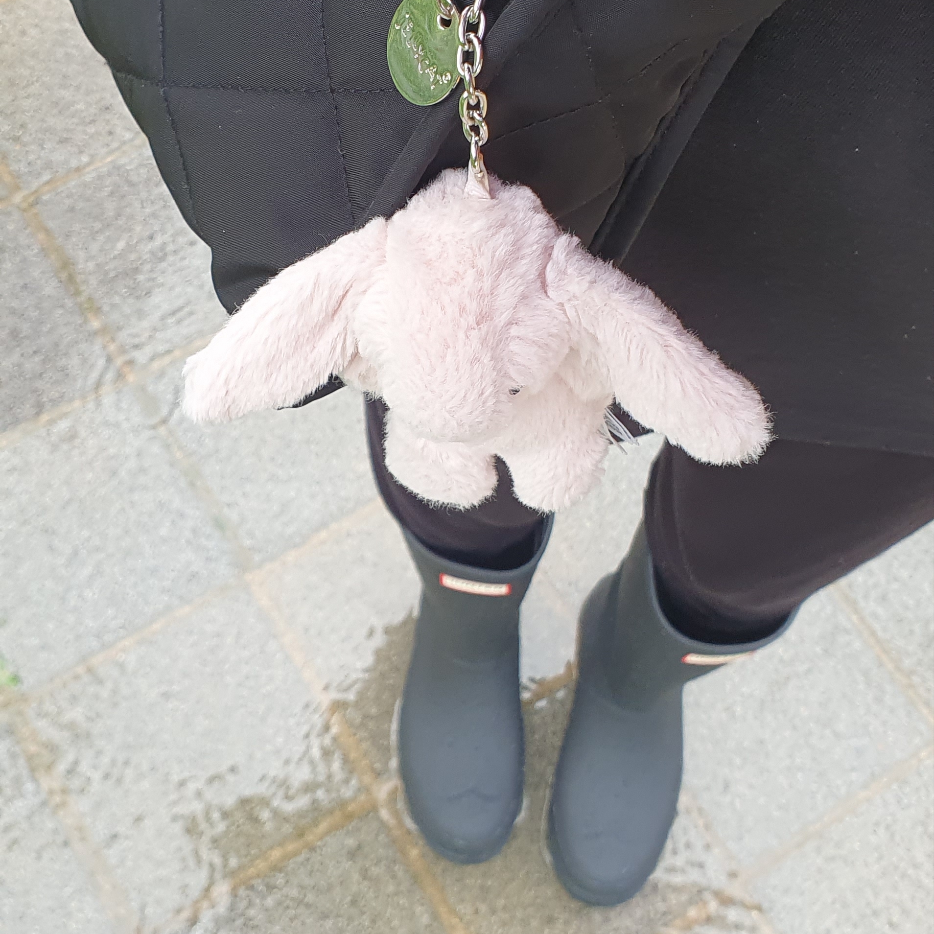 (W) Hunter Play Tall Wellington Rain Boots Black, Jellycat Bashful Bunny Bag Charm Blush 착용 스타일
