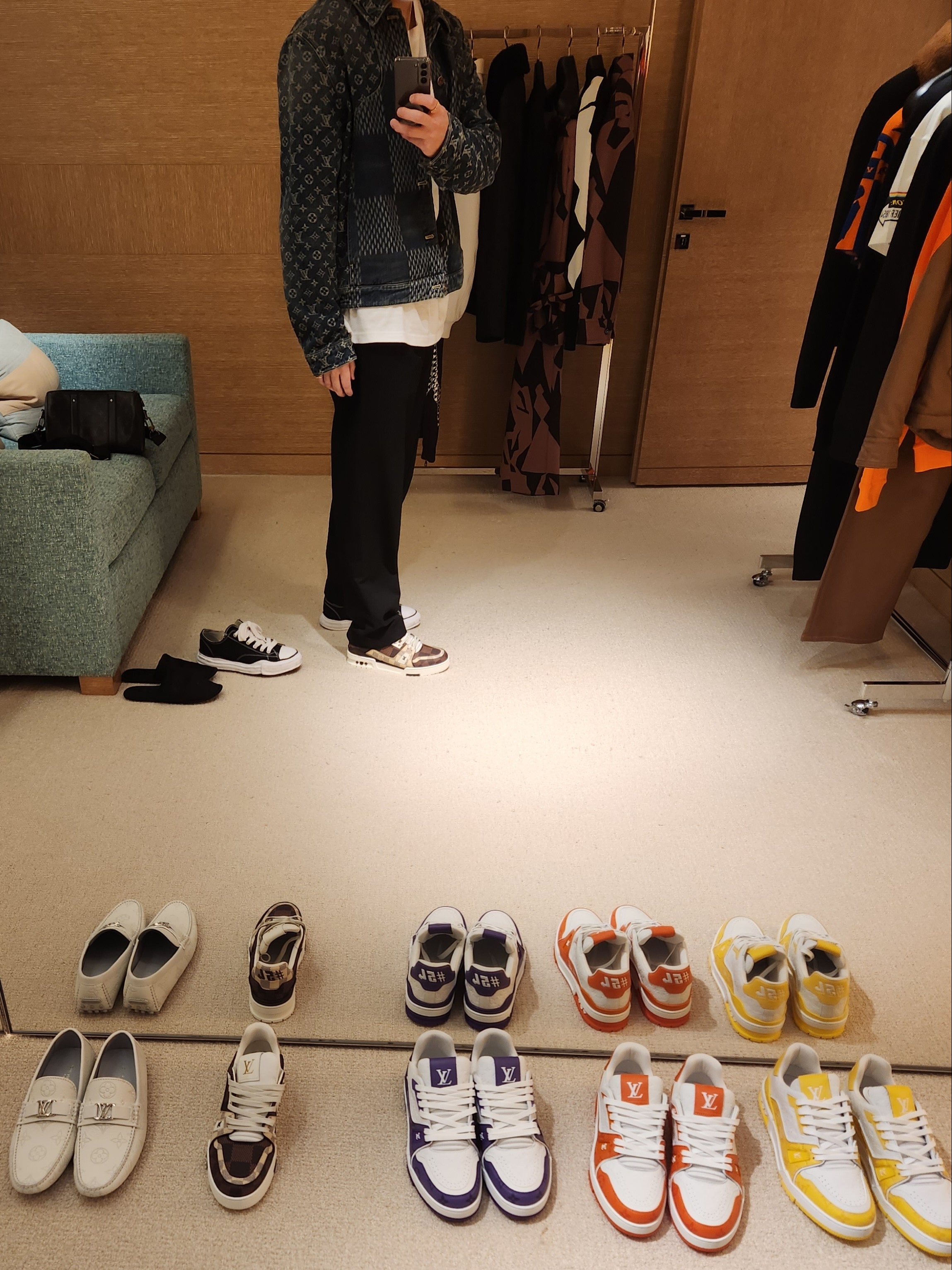 Louis Vuitton LV Trainer Sneakers Damier Ebene, Maison Mihara Yasuhiro Peterson OG Sole Canvas Low Sneakers Black 착용 스타일 - 2