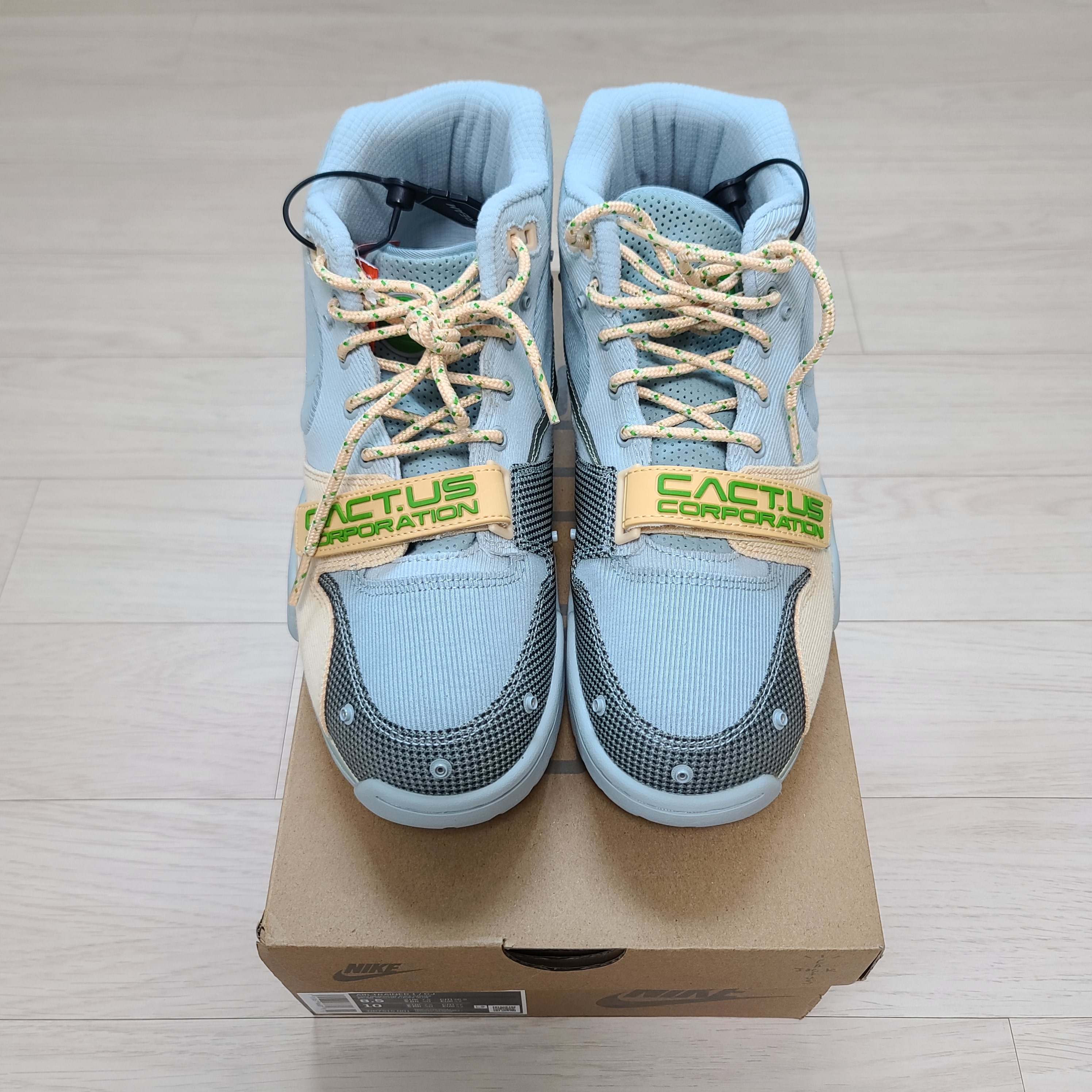 Nike x Travis Scott Nike Air Trainer 1 Grey Haze and Dusty Sage 착용 스타일 - 3