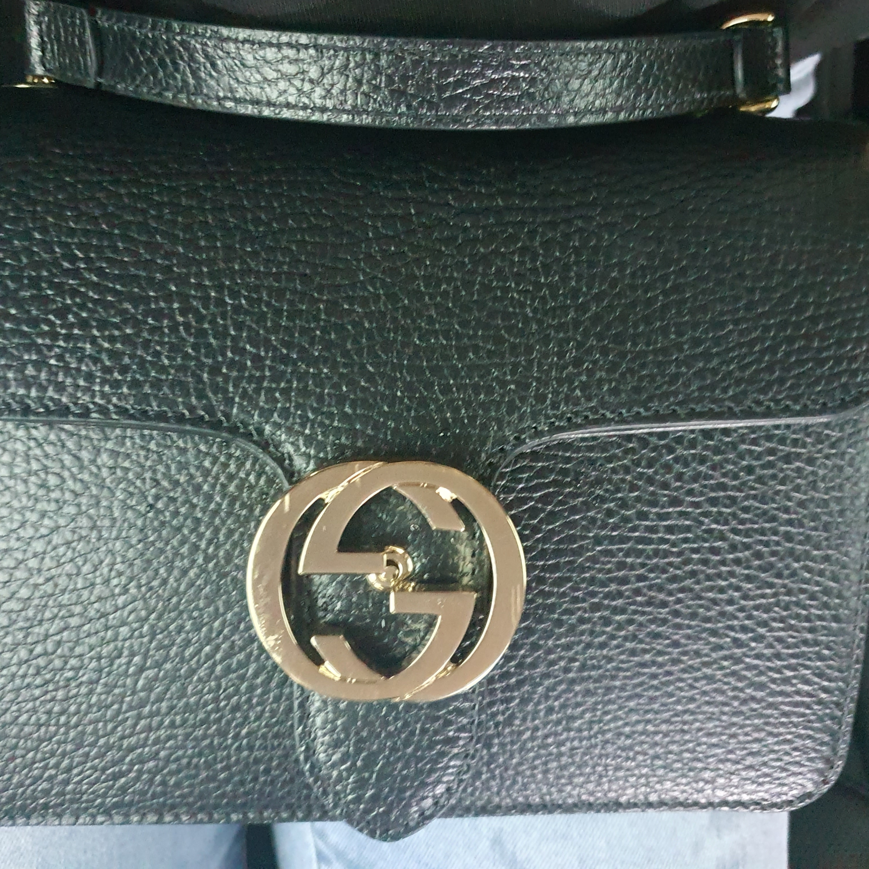 Gucci GG Interlocking Chain Shoulder Bag Black 착용 스타일