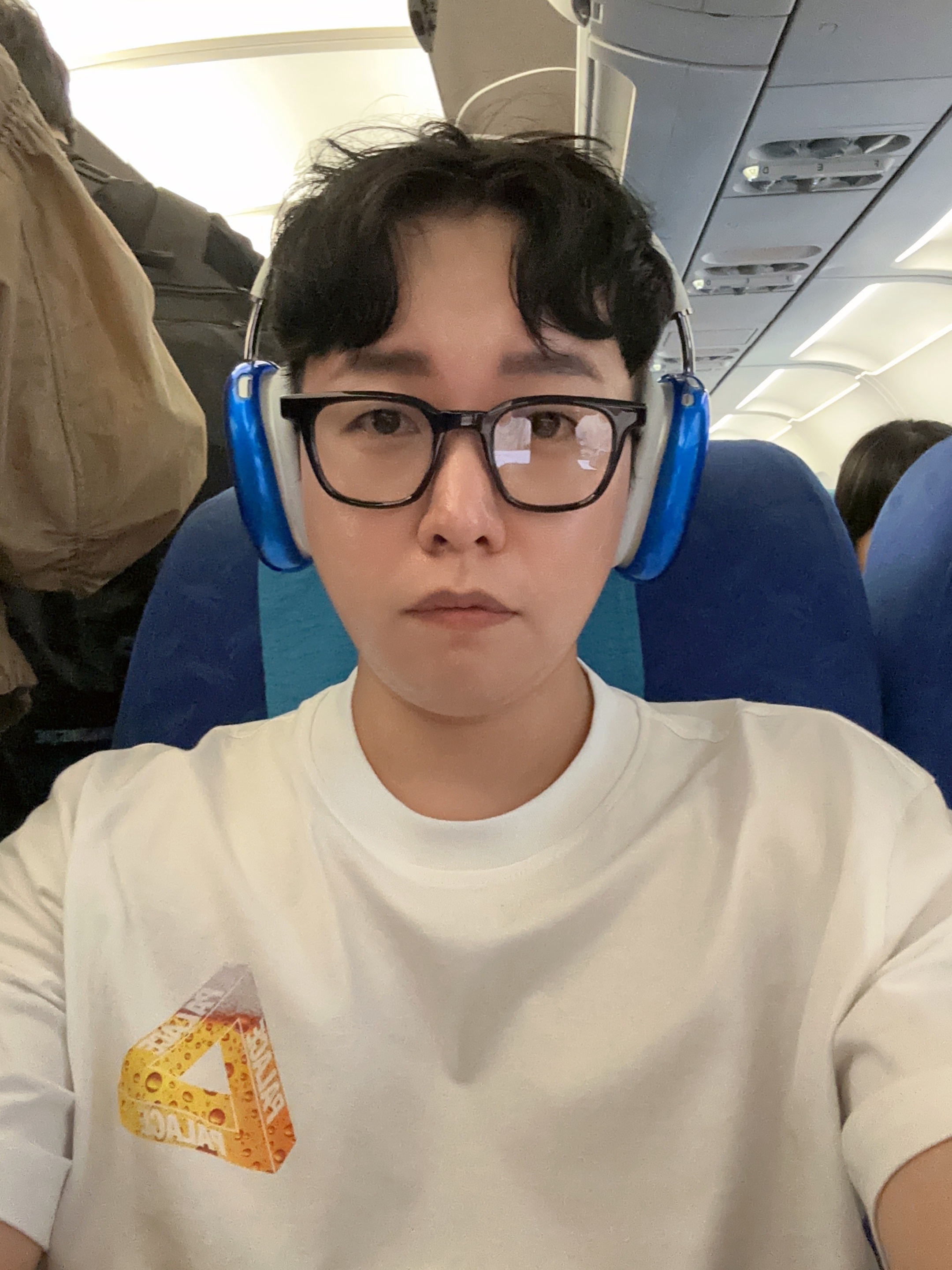 Palace Tri-Lager T-Shirt White - 20FW, Apple AirPods Max Lightning Silver (Korean Ver.) 착용 스타일