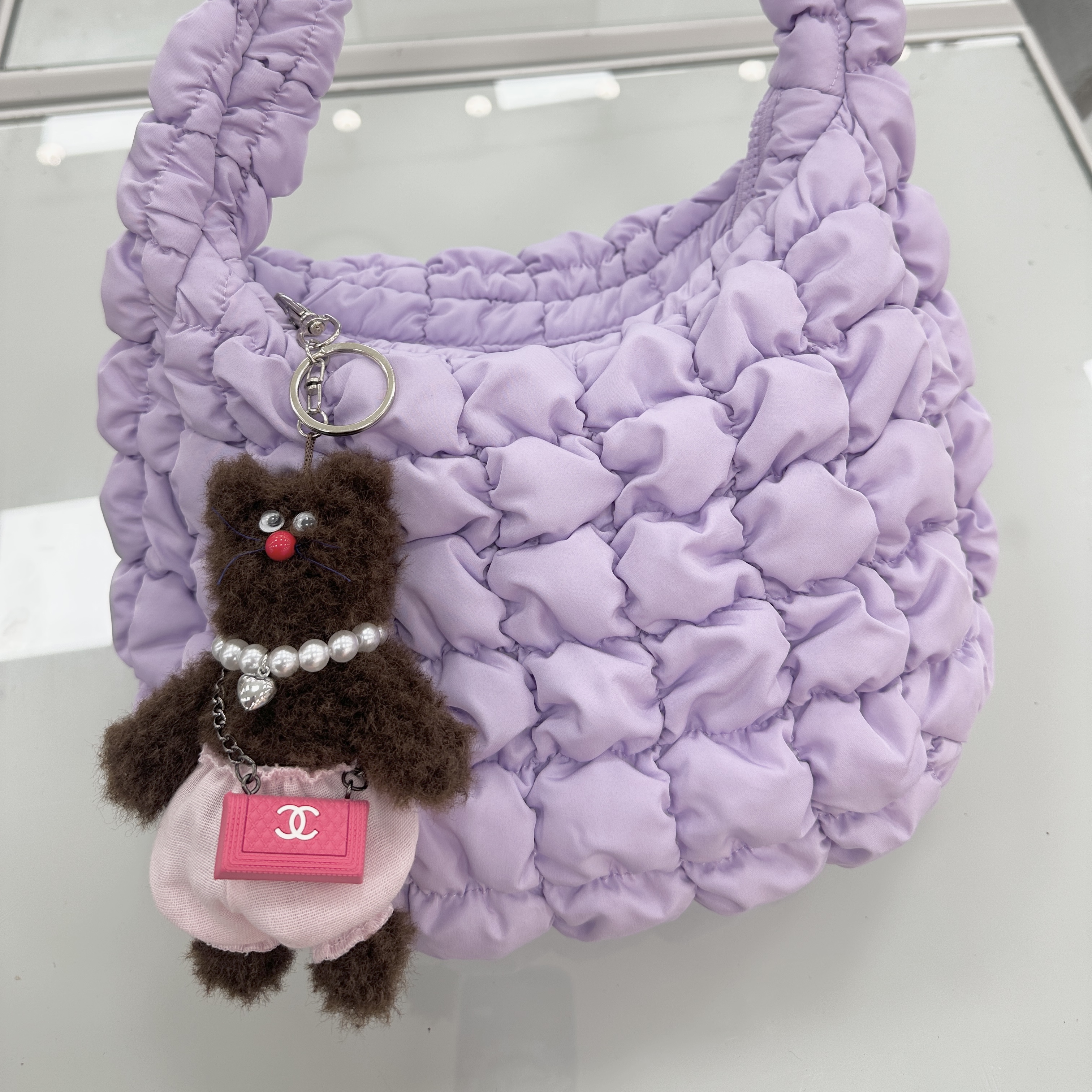 COS Quilted Mini Bag Purple, Monamhee Bred Keyring with Pink Pants Brown 착용 스타일