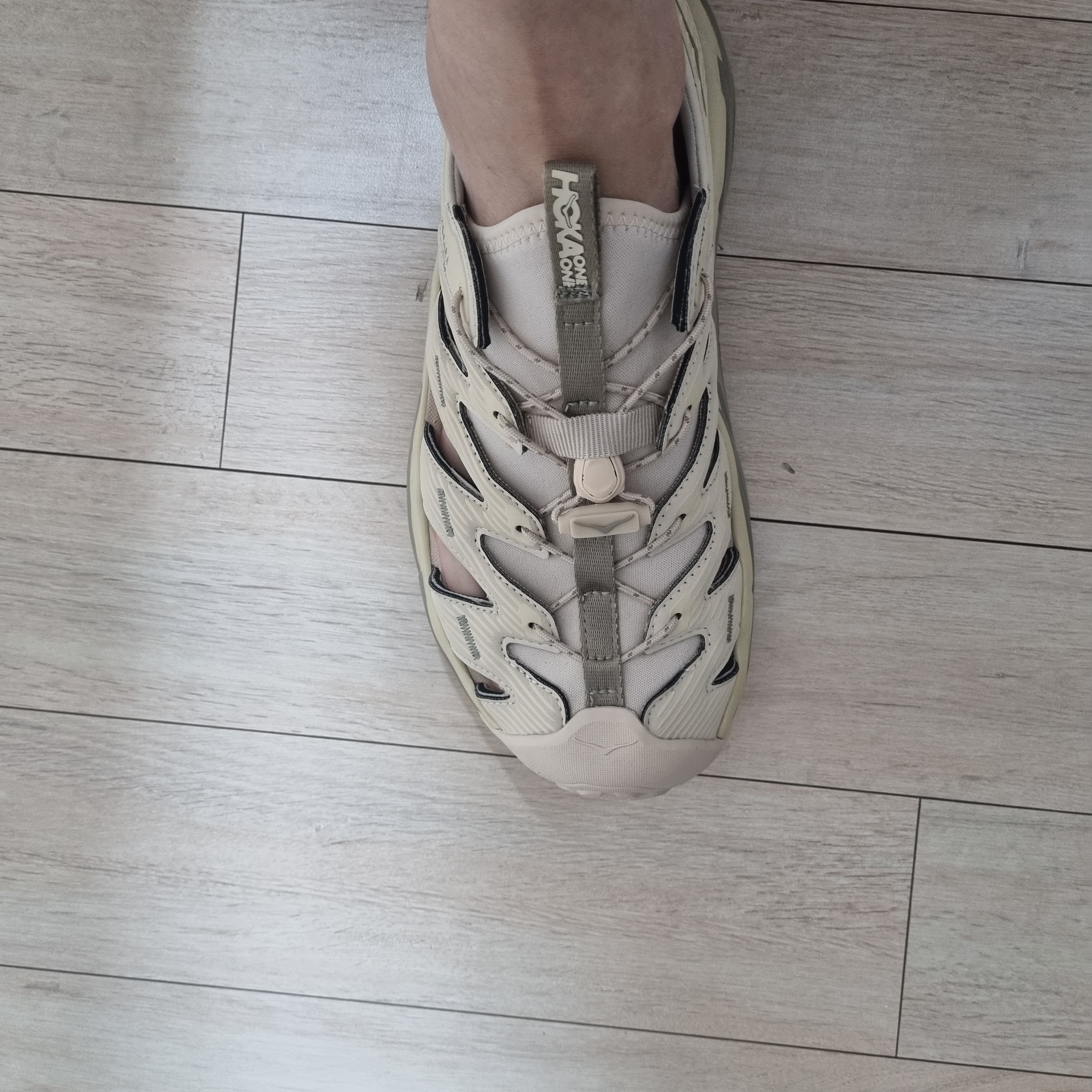 Hoka Hopara Shifting Sand Dune 착용 스타일 - 2