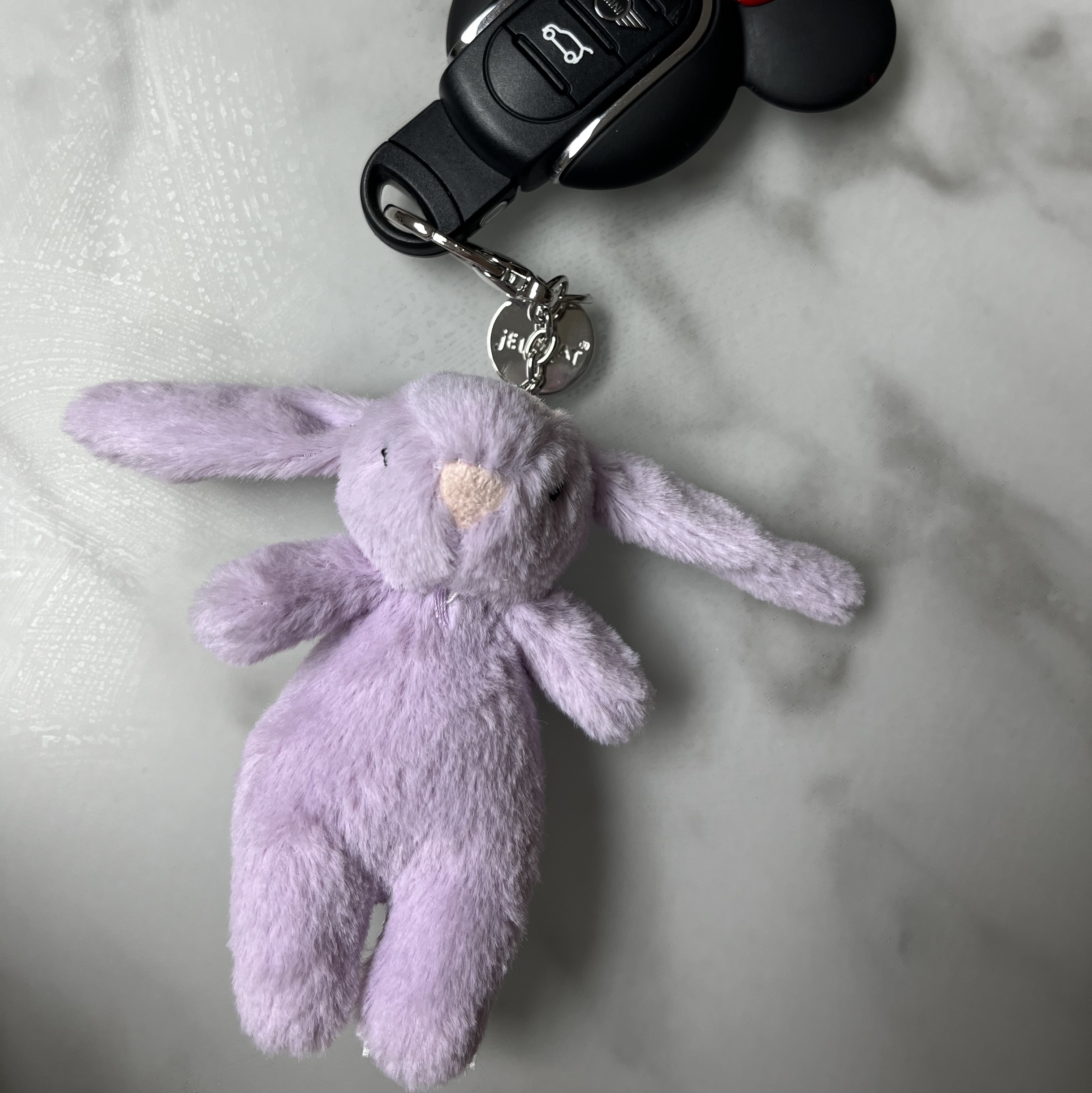 Jellycat Bashful Bunny Bag Charm Lavender 착용 스타일