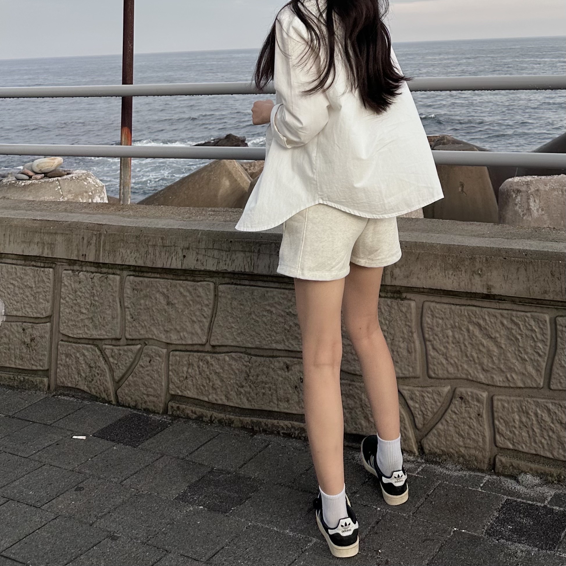 Adidas Campus 80s Black White 착용 스타일 - 1