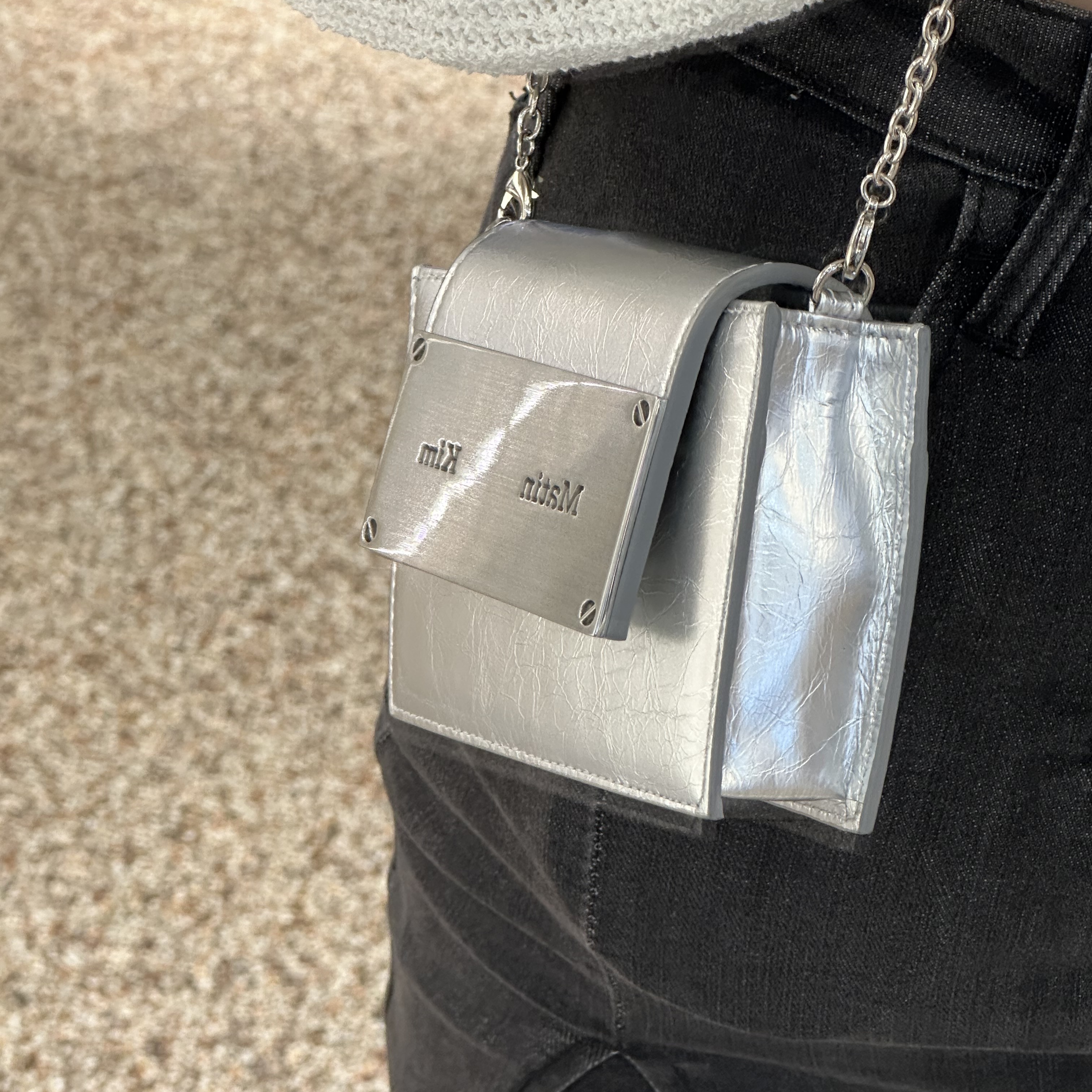 Matin Kim Accordion Mini Bag Silver 착용 스타일