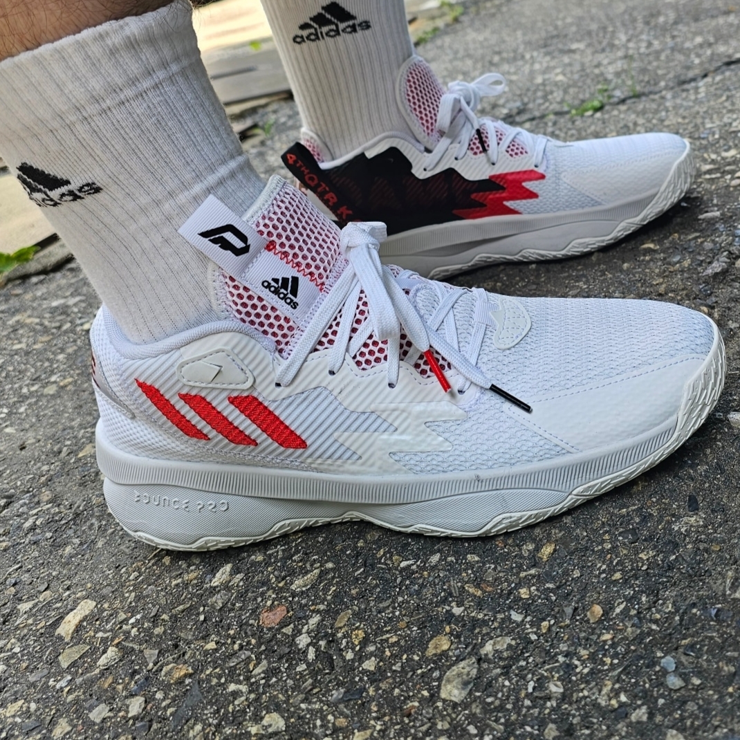 Adidas Dame 8 Cloud White Vivid Red 착용 스타일