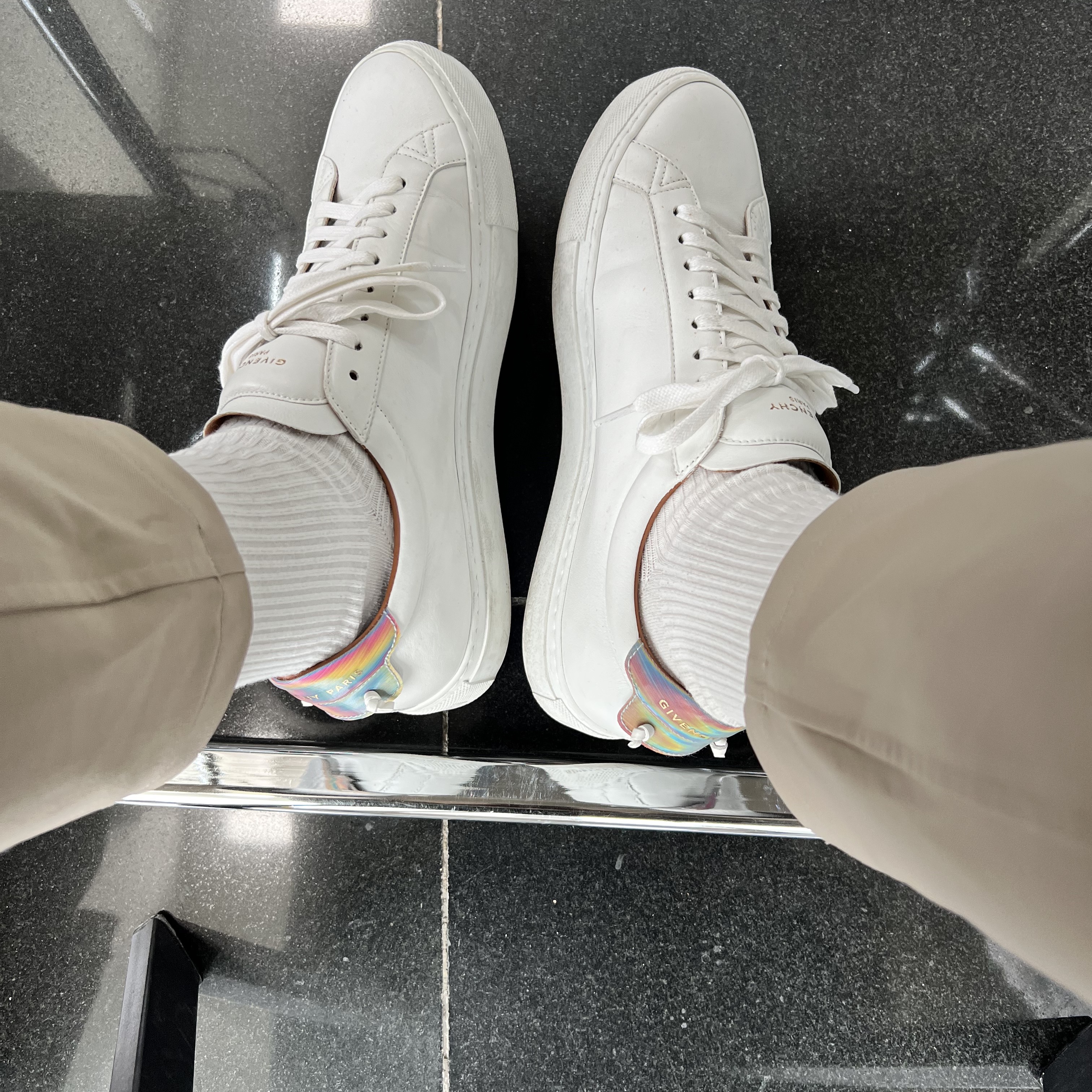 Givenchy Urban Street Low White Black 착용 스타일