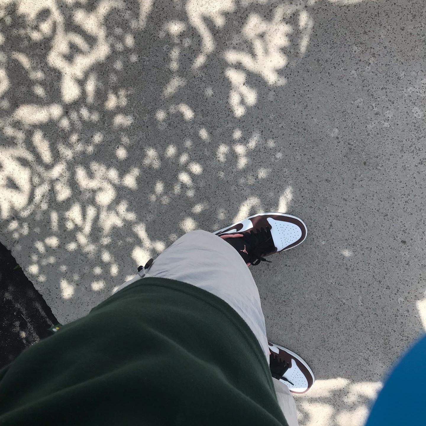 Jordan 1 Low SE Chocolate Bliss 착용 스타일 - 3
