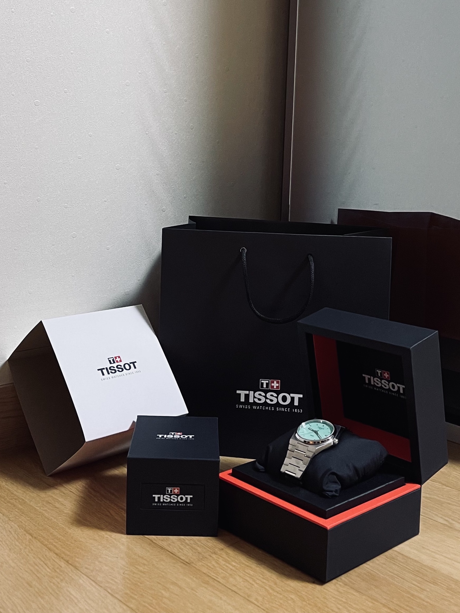 Tissot PRX 40mm Quartz Steel Light Green 착용 스타일 - 1