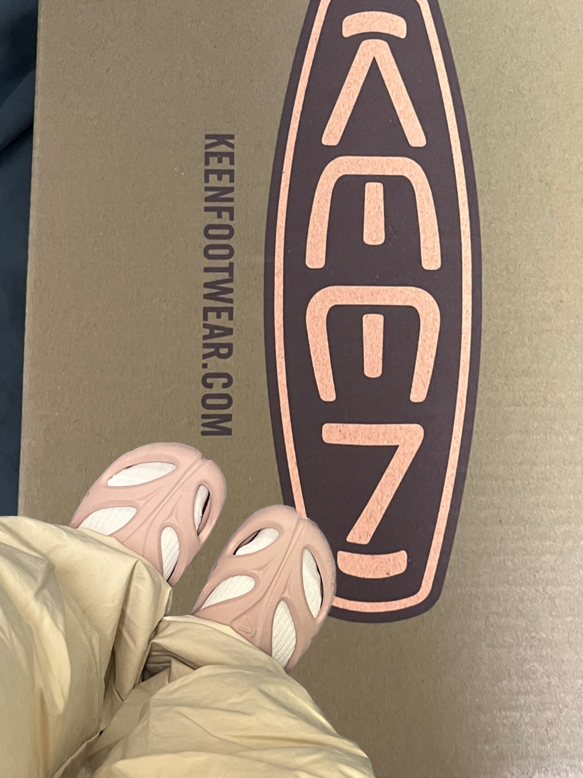 (W) Keen Shanti Fawn Merlot 착용 스타일 - 2