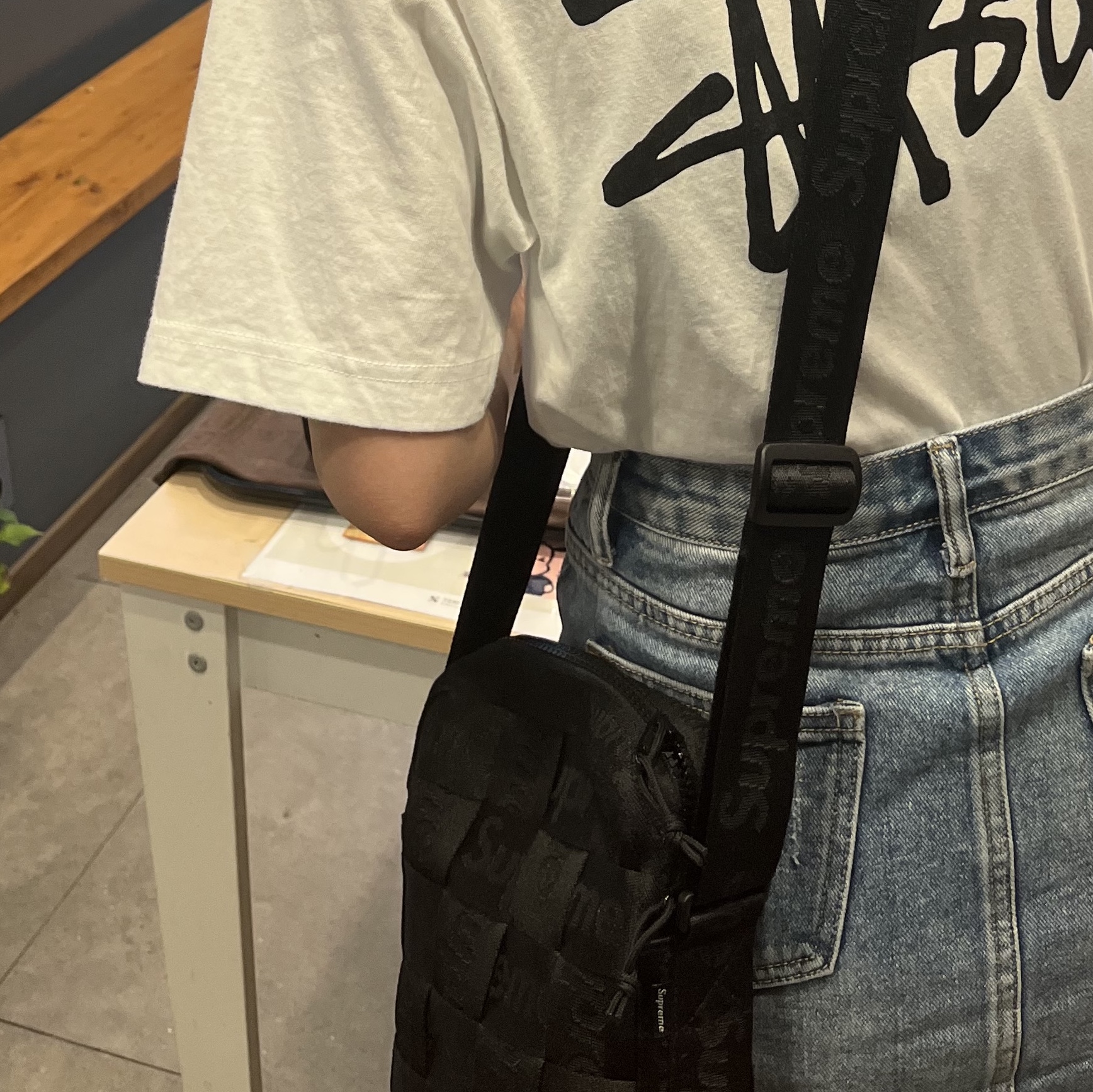 Supreme Woven Shoulder Bag Black - 23SS 착용 스타일