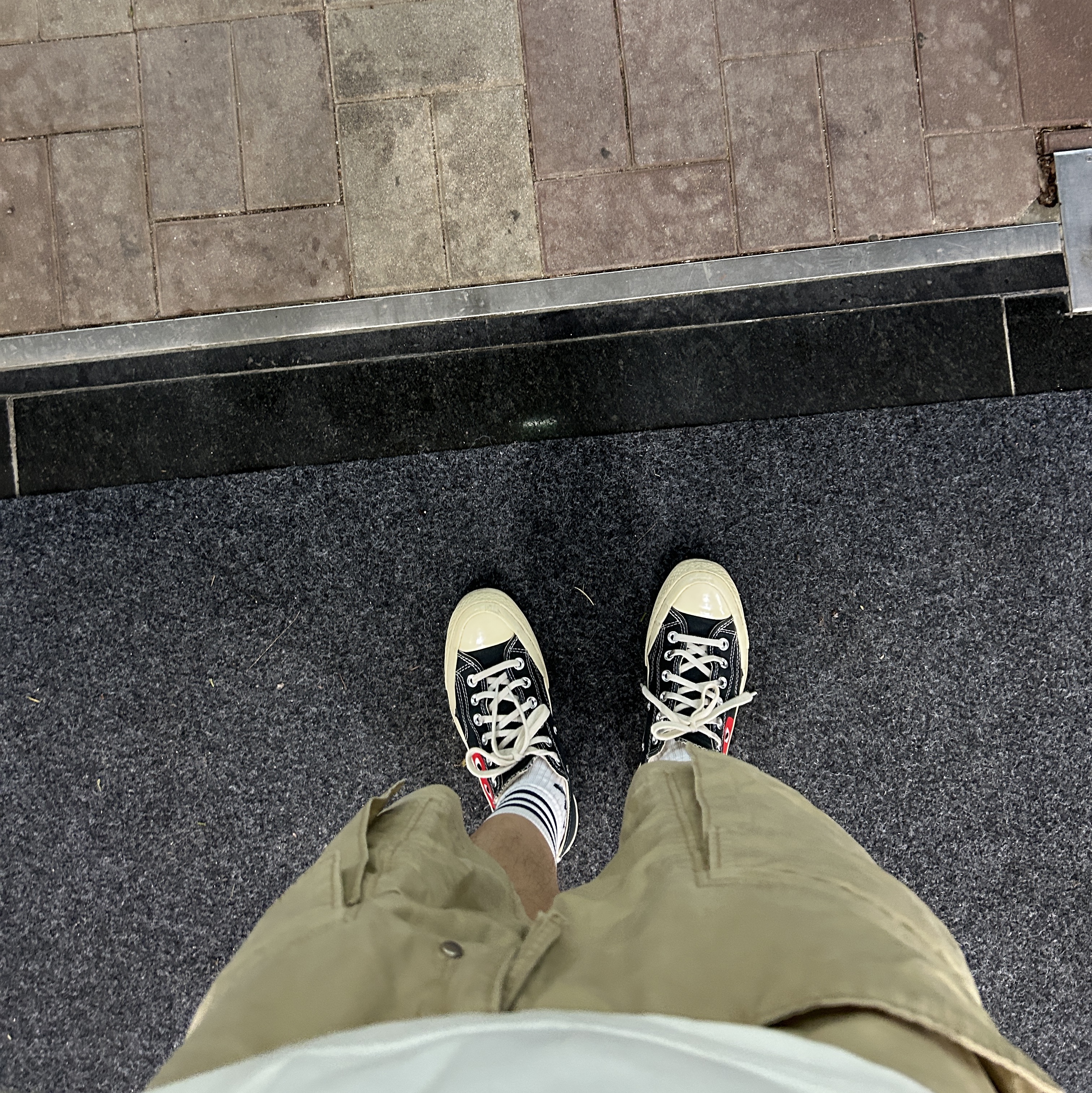 Converse x Play Comme des Garcons Chuck 70 Ox Black, Nike x Tom Sachs General Purpose Shoe Light Cream 착용 스타일 - 1