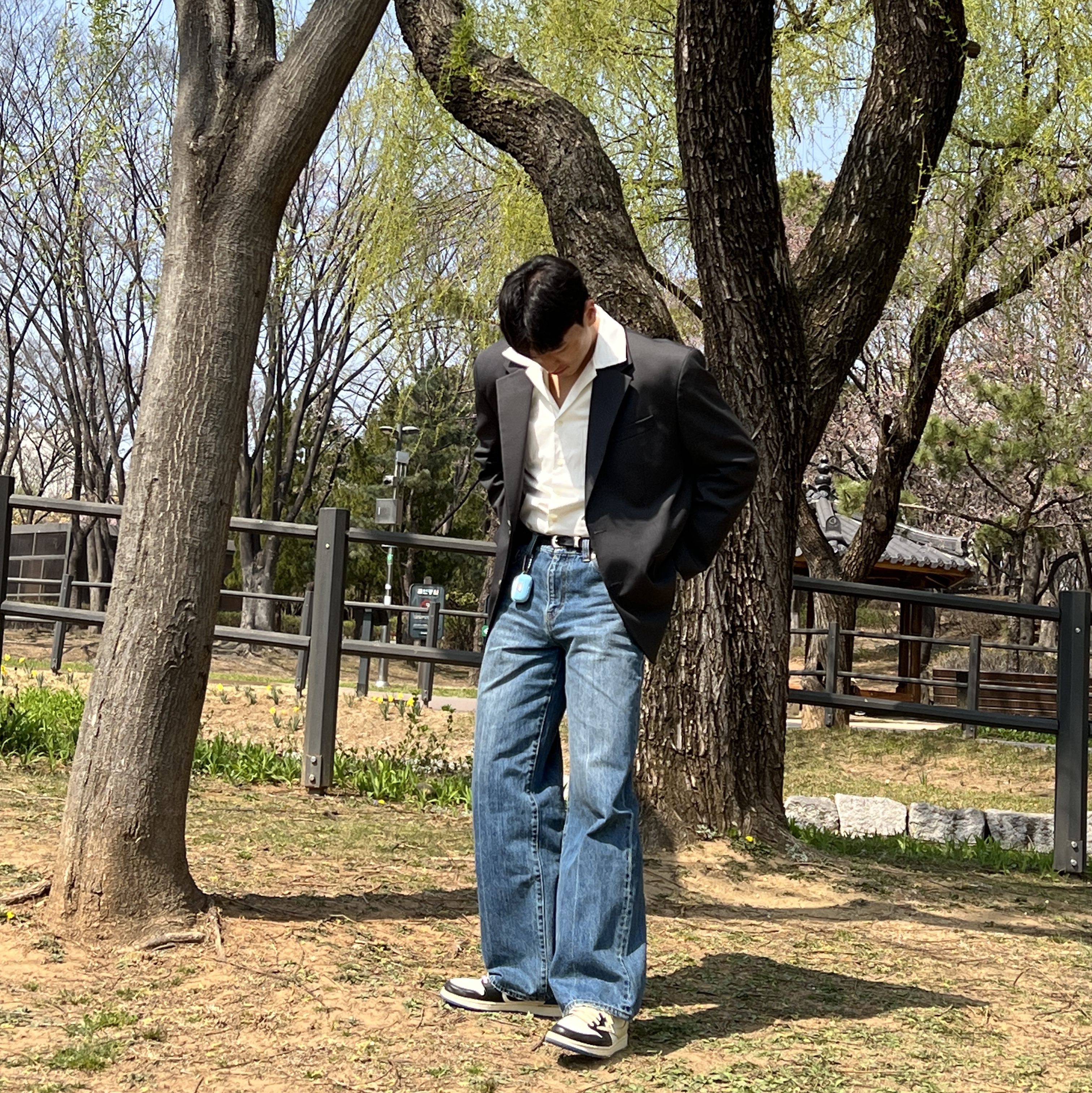 Jordan 1 x Travis Scott x Fragment Retro Low OG SP Military Blue, Apple AirPods Pro 2nd Gen (Korean Ver.) 착용 스타일 - 2