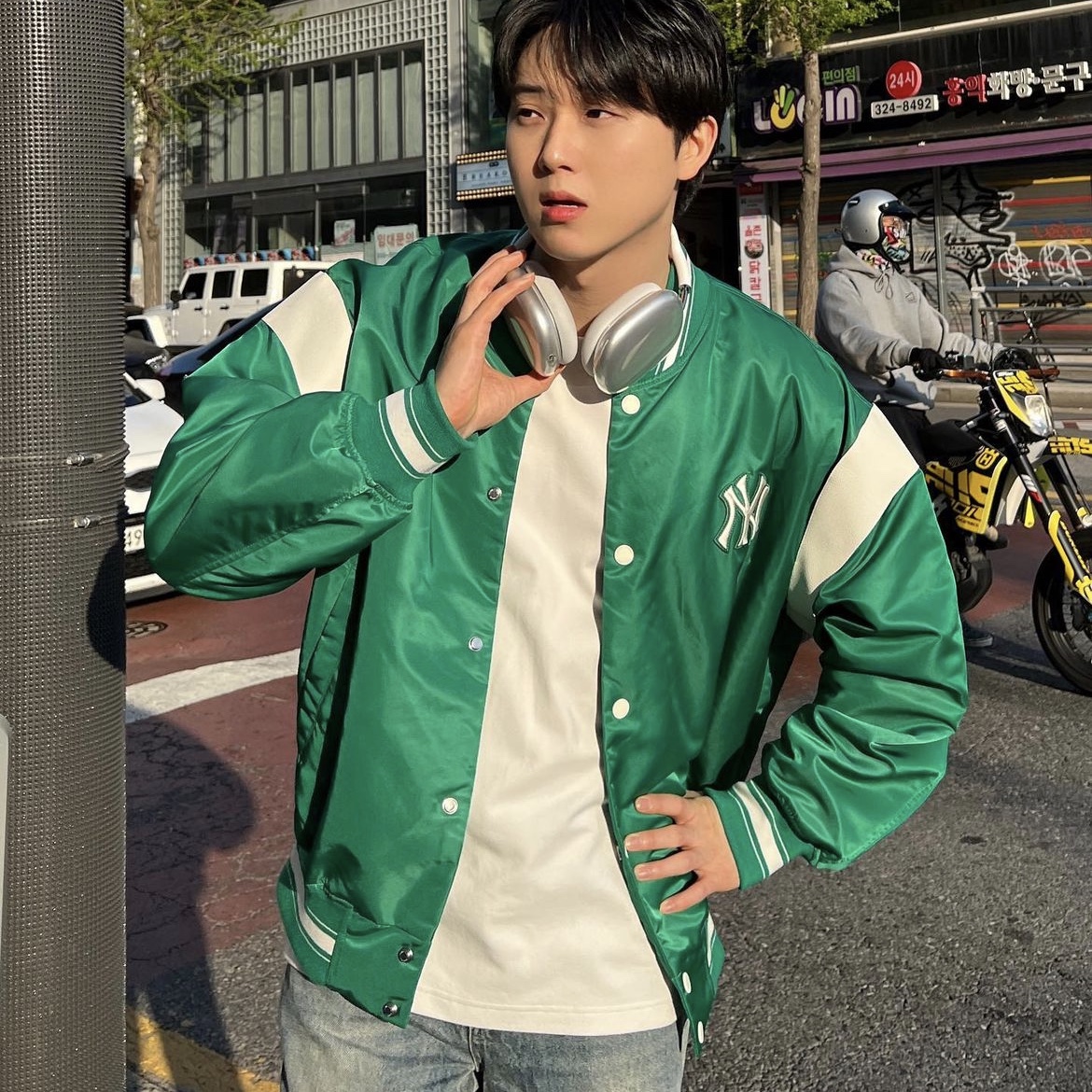 Apple AirPods Max Lightning Silver (Korean Ver.) 착용 스타일 - 2