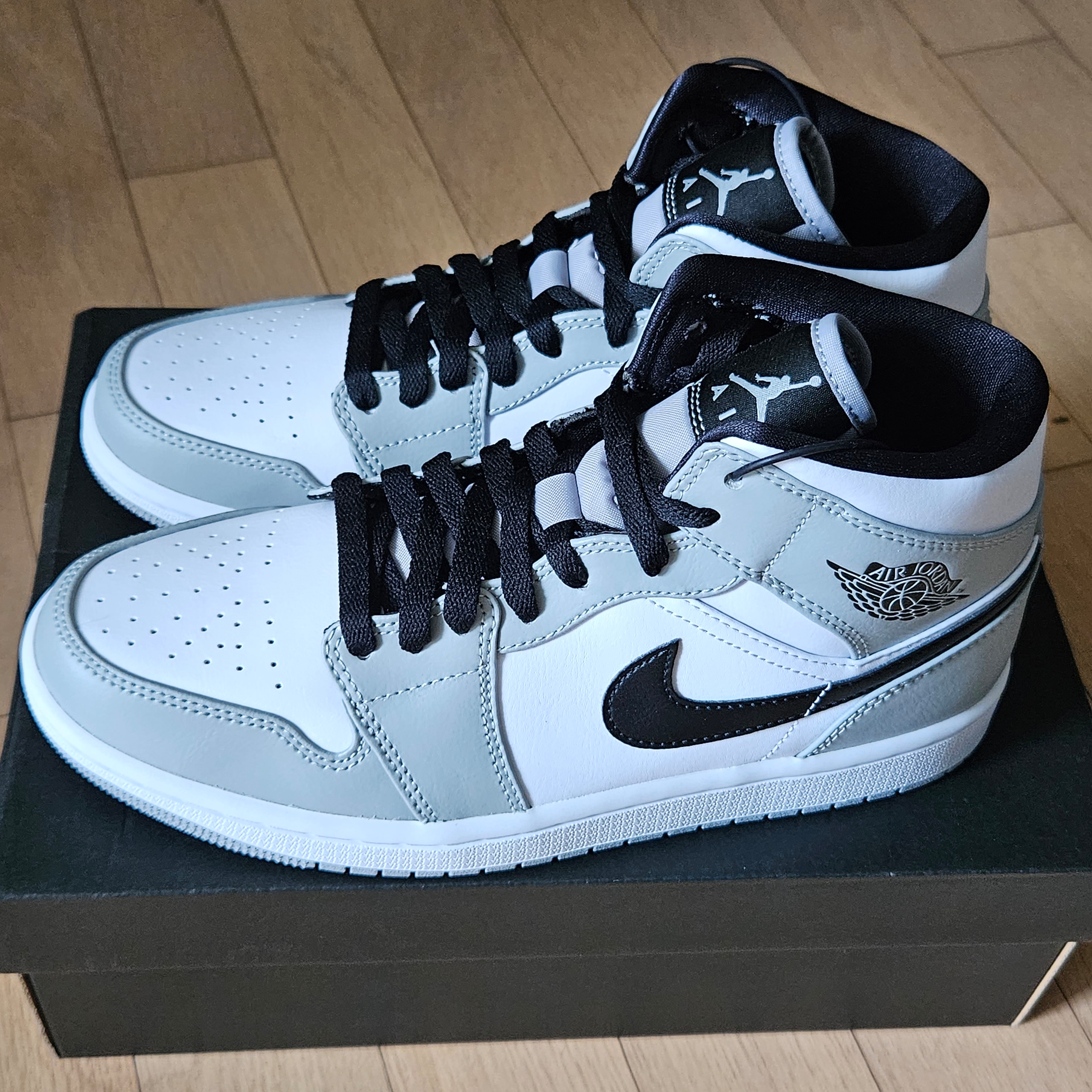 Jordan 1 Mid Light Smoke Grey 착용 스타일