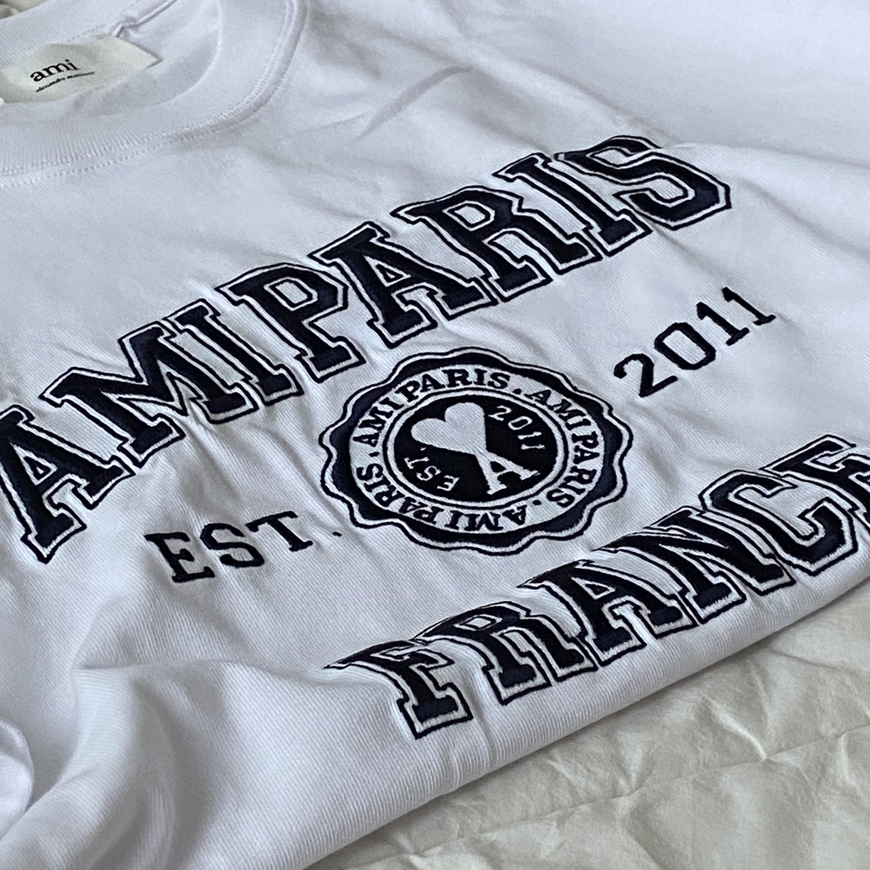 AMI Paris France T-Shirt White 착용 스타일