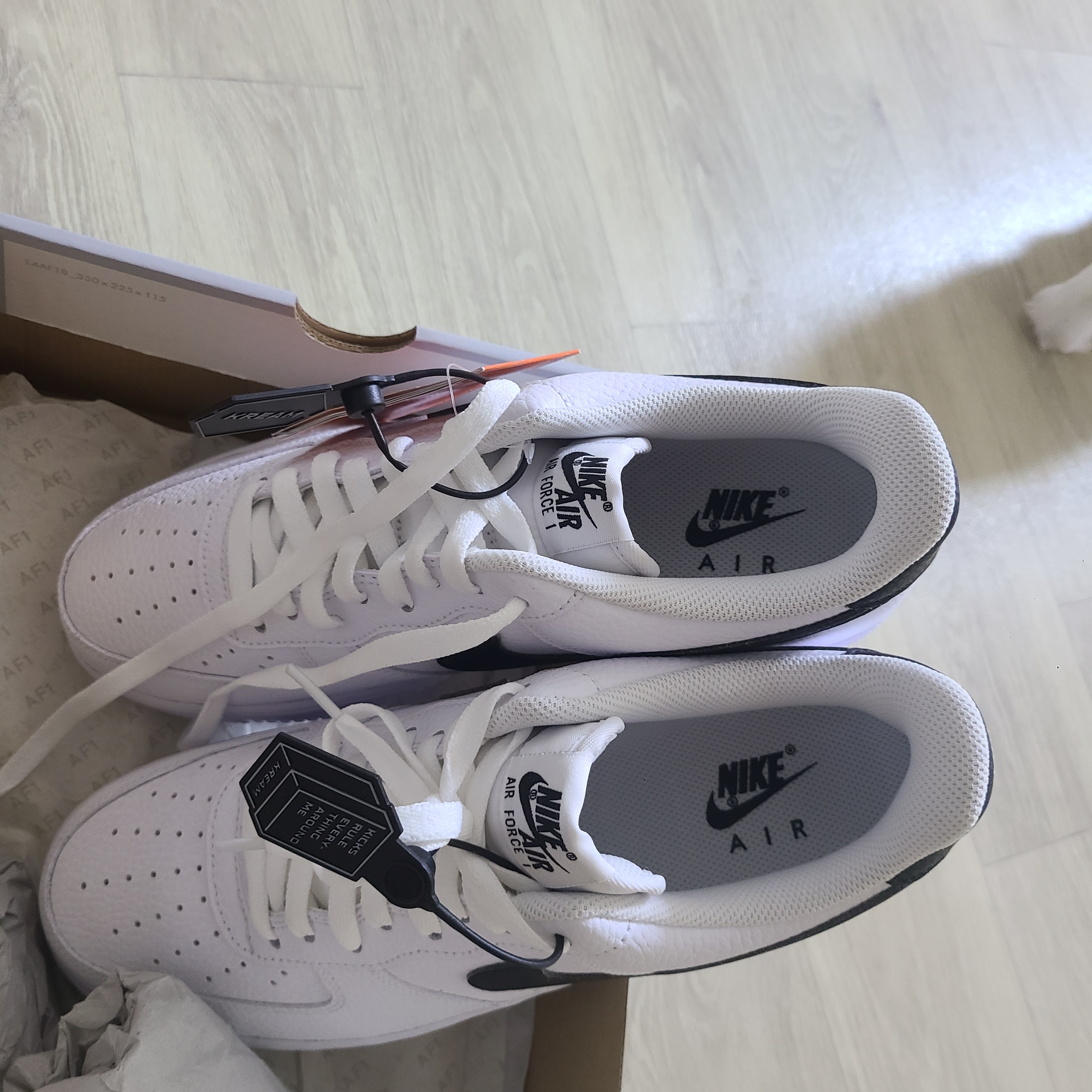 Nike Air Force 1 '07 White Black 착용 스타일 - 2