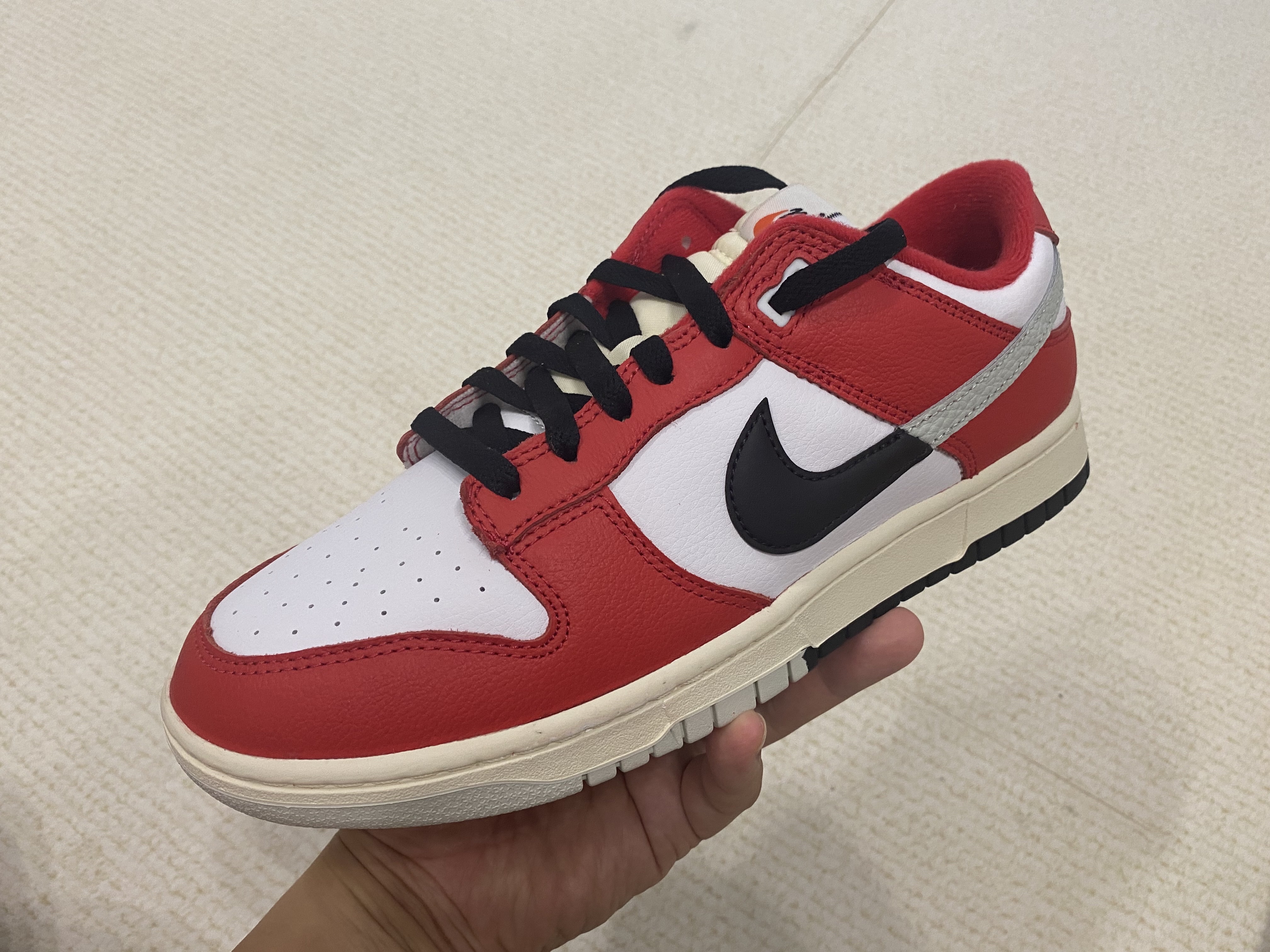 Nike Dunk Low Retro PRM University Red Black 착용 스타일