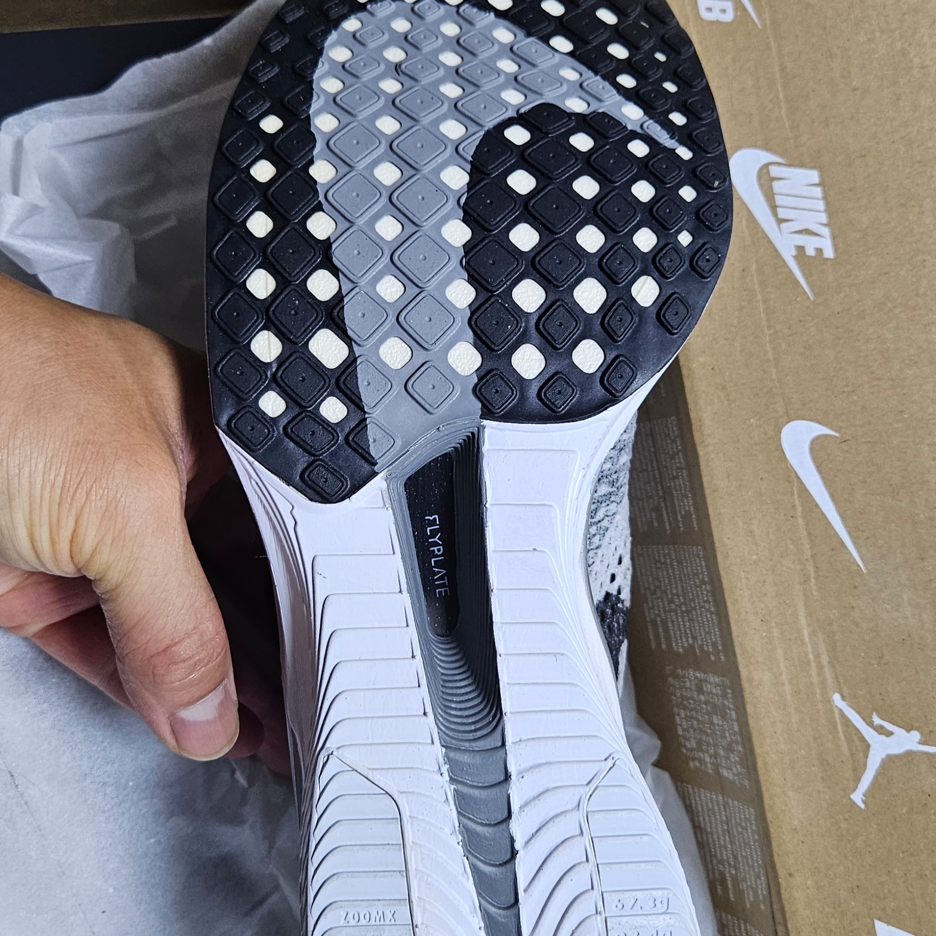 Nike ZoomX Vaporfly Next% 3 White Grey 착용 스타일 - 1