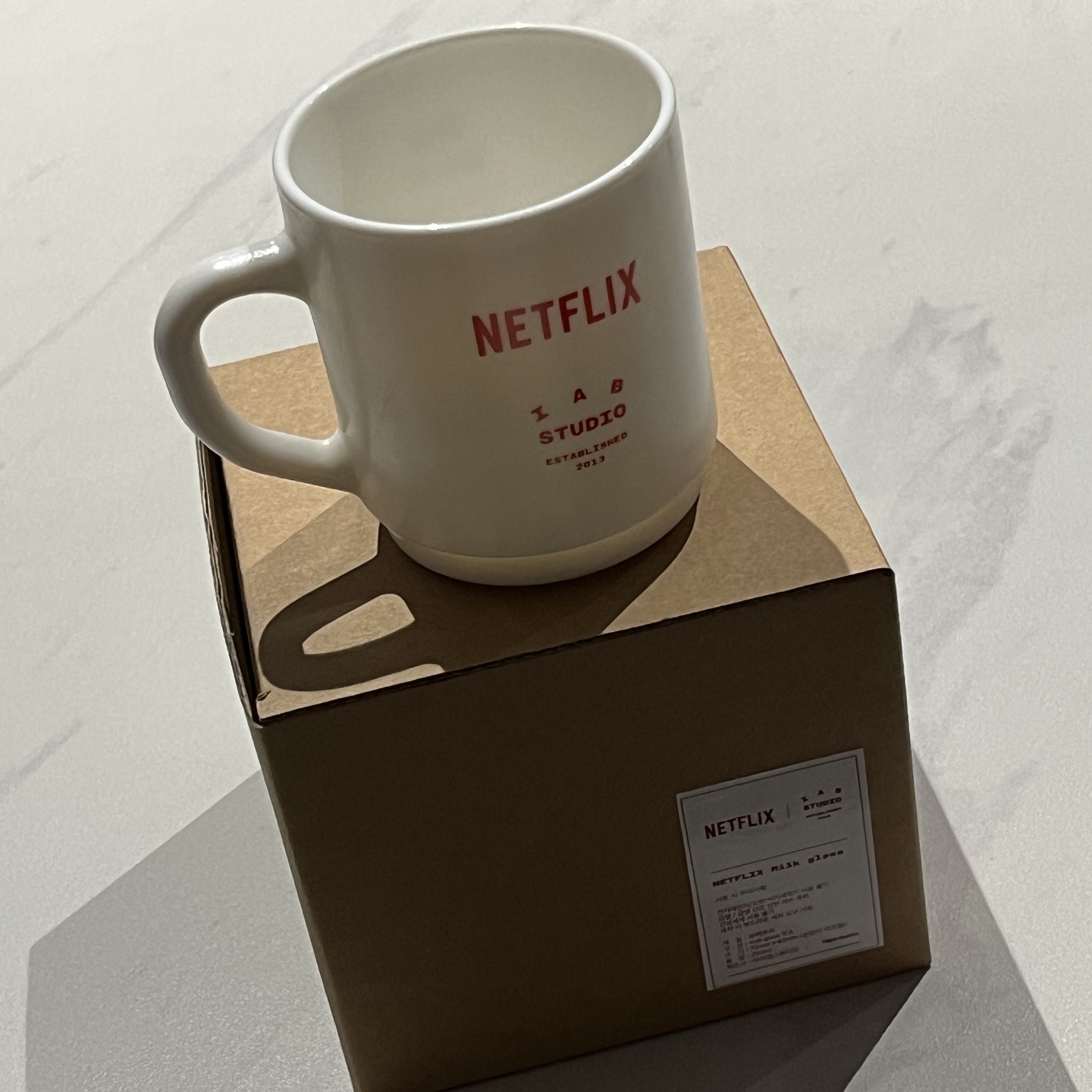IAB Studio x Netflix Milk Glass White, IAB Studio x Netflix Pajama Cushion Cover Set Oatmeal 착용 스타일 - 1