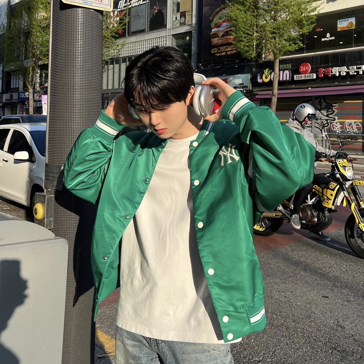 Apple AirPods Max Lightning Silver (Korean Ver.) 착용 스타일 - 1