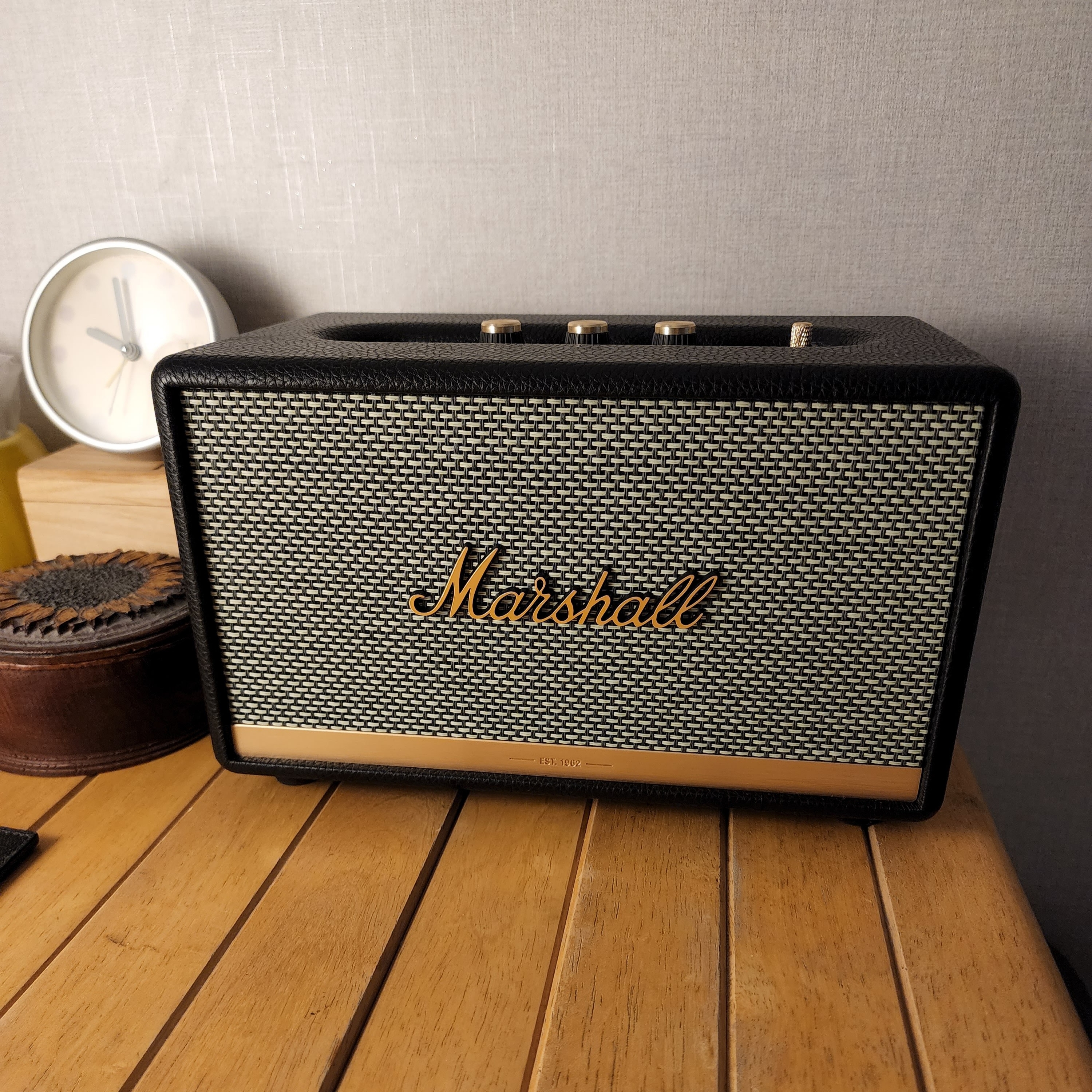 Marshall Acton II Bluetooth Black (Korean Ver.) 착용 스타일
