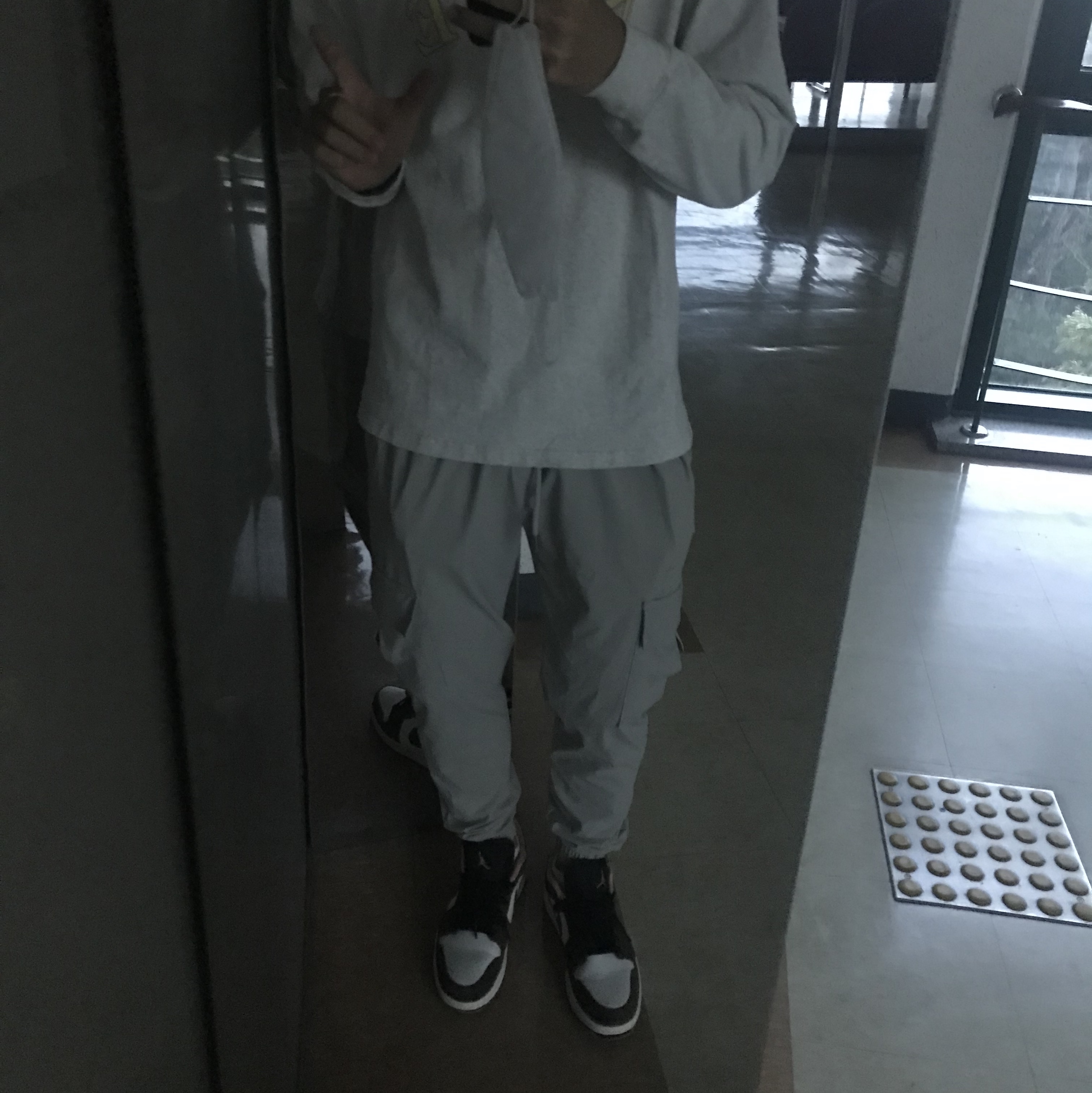 Jordan 1 Low SE Chocolate Bliss 착용 스타일 - 2