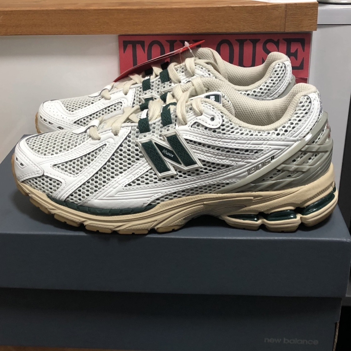 New Balance 1906R Silver Green 착용 스타일