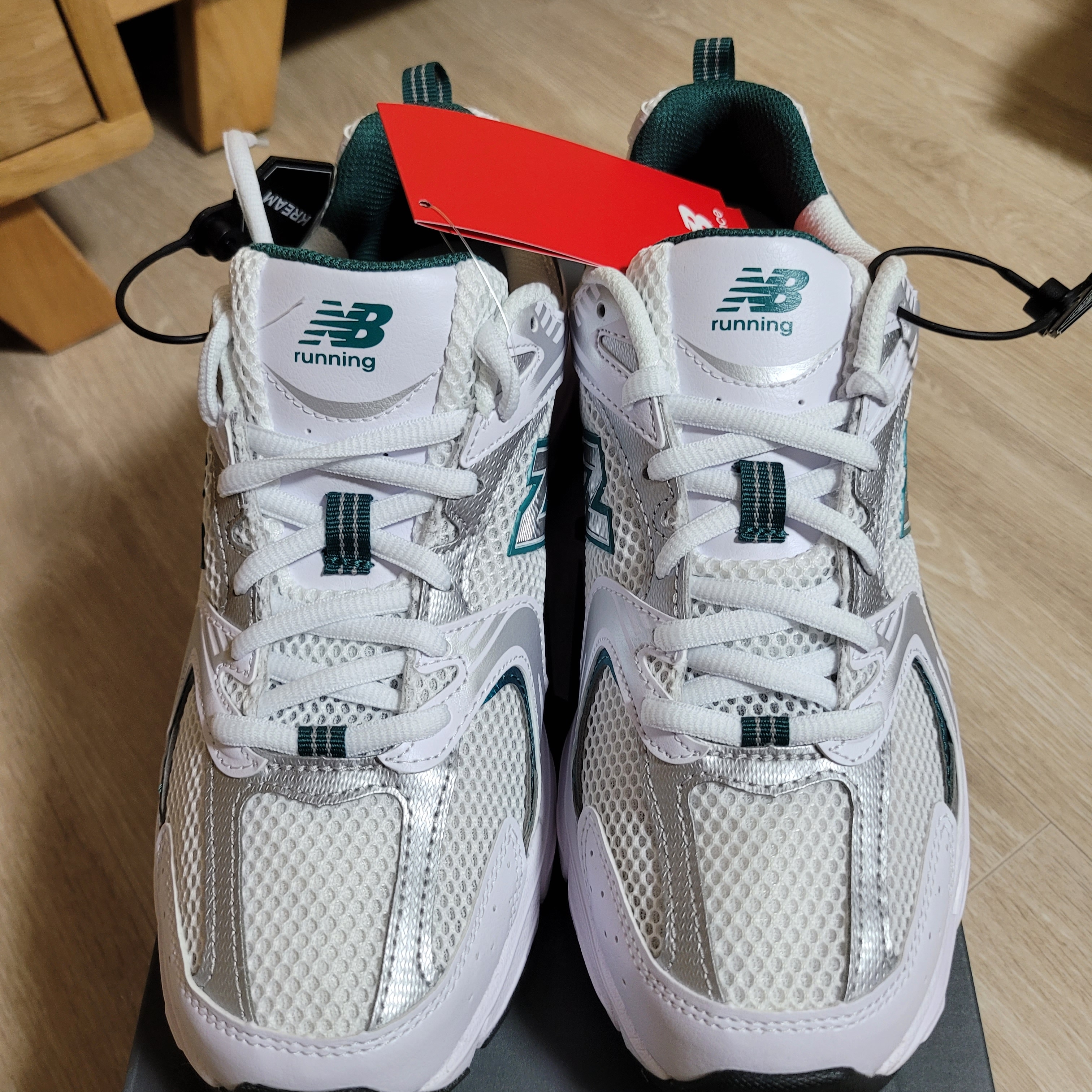 New Balance 530 White Mint 착용 스타일 - 2