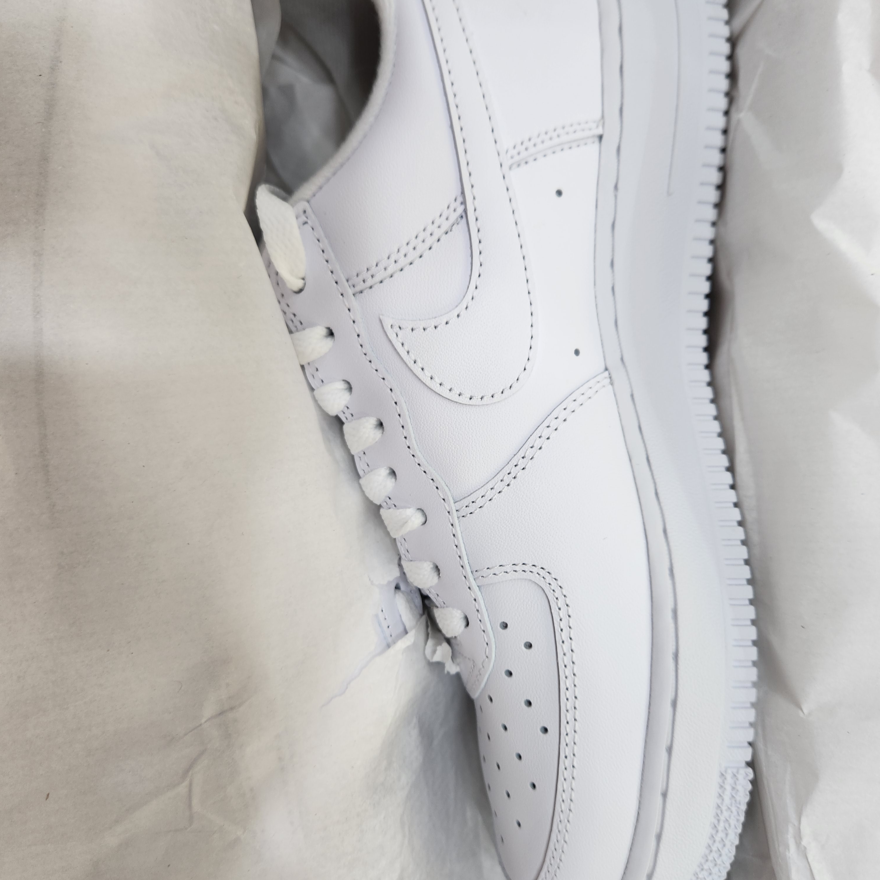 Nike x Supreme Air Force 1 Low White 착용 스타일 - 2