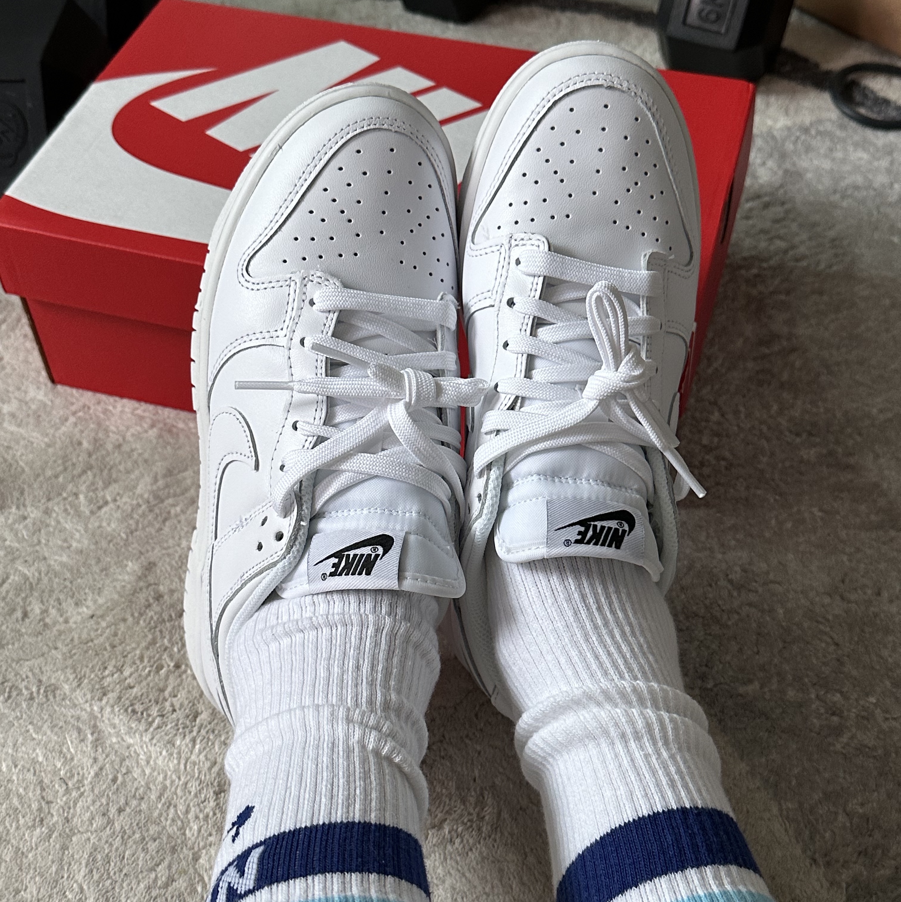(W) Nike Dunk Low Triple White 착용 스타일 - 4