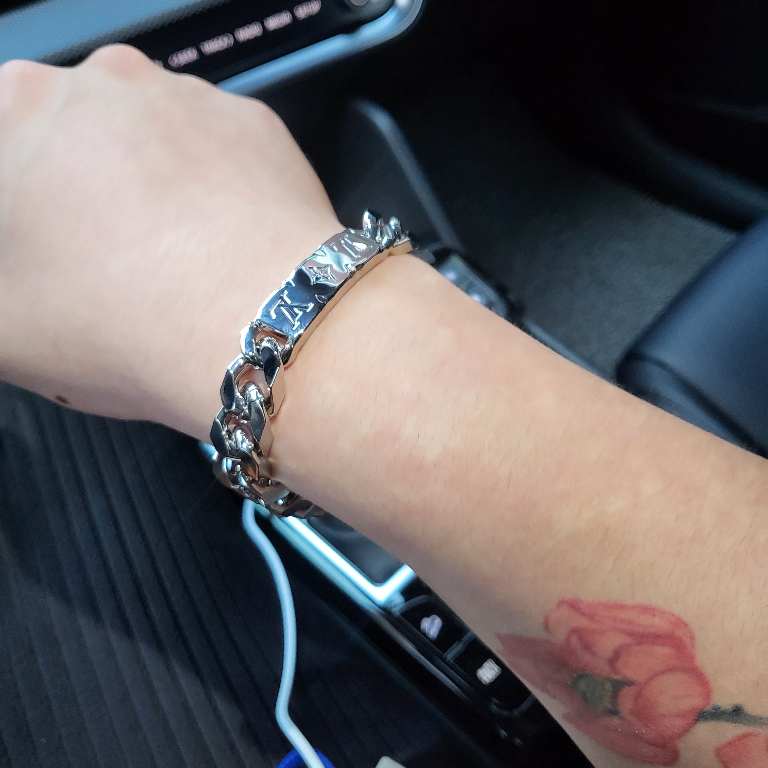 Louis Vuitton Monogram Chain Bracelet Palladium 착용 스타일