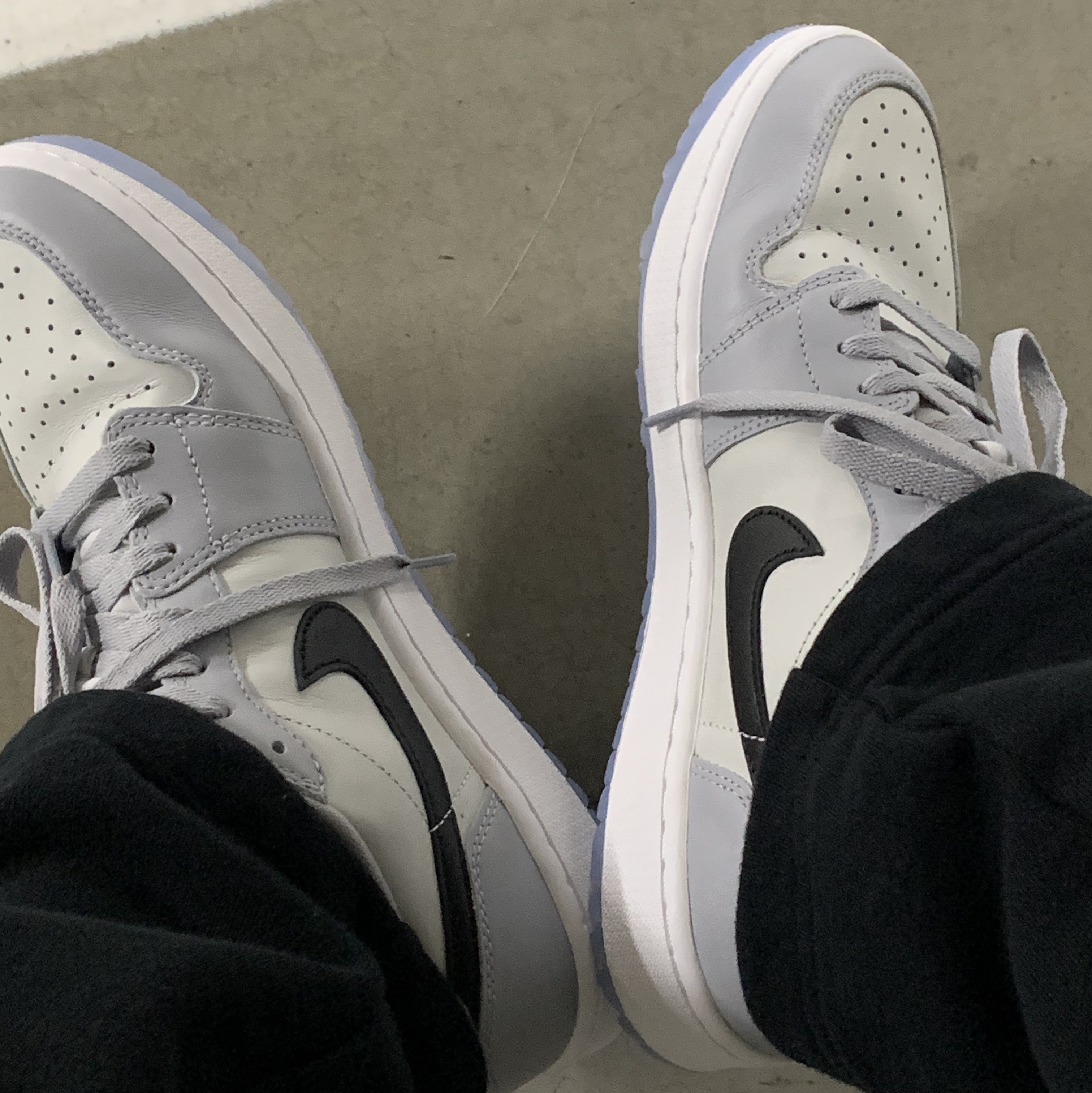 Jordan 1 Low Golf Wolf Grey, C.P. Company Emerized Gabardine Zipped Overshirt Black - 22SS 착용 스타일 - 2