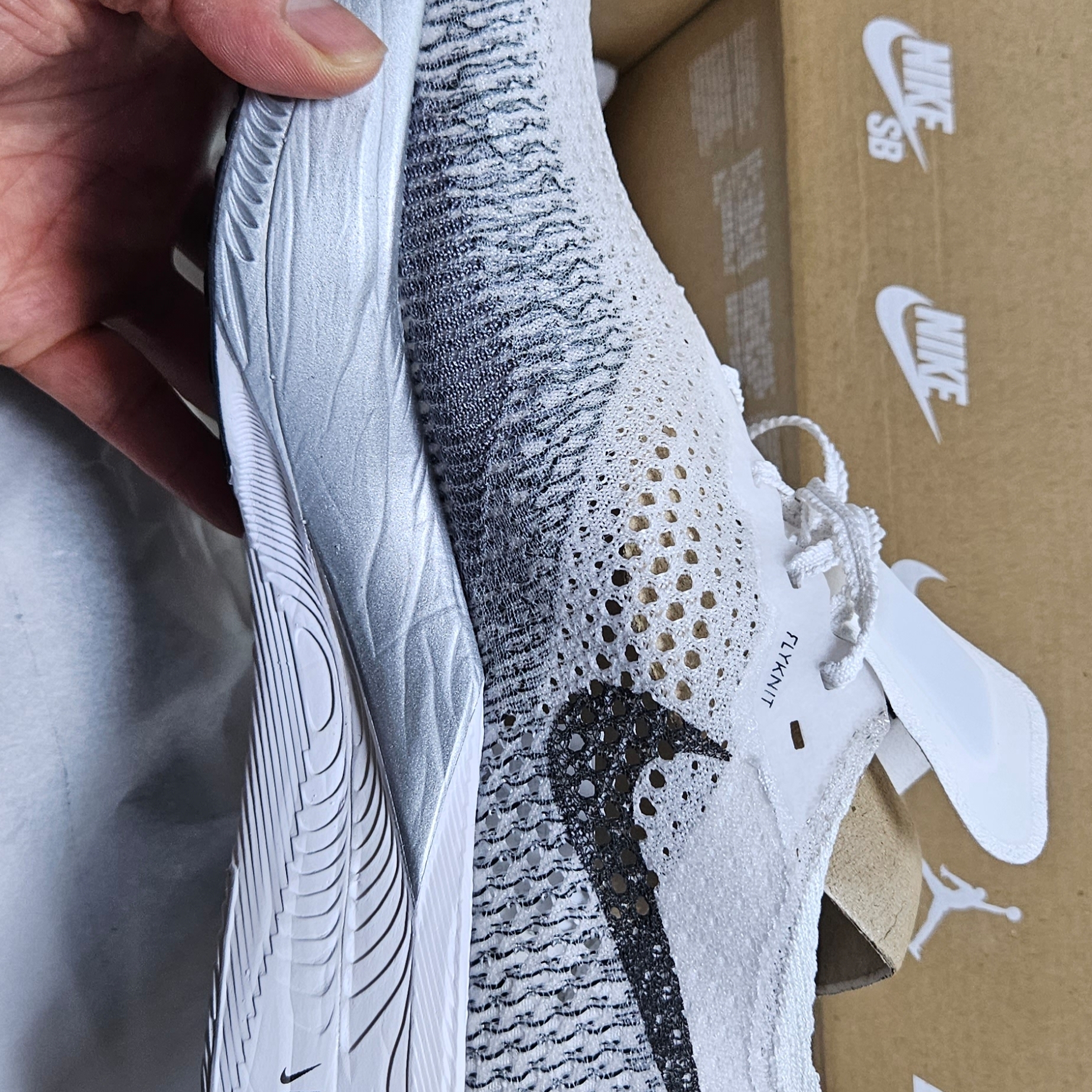 Nike ZoomX Vaporfly Next% 3 White Grey 착용 스타일 - 3