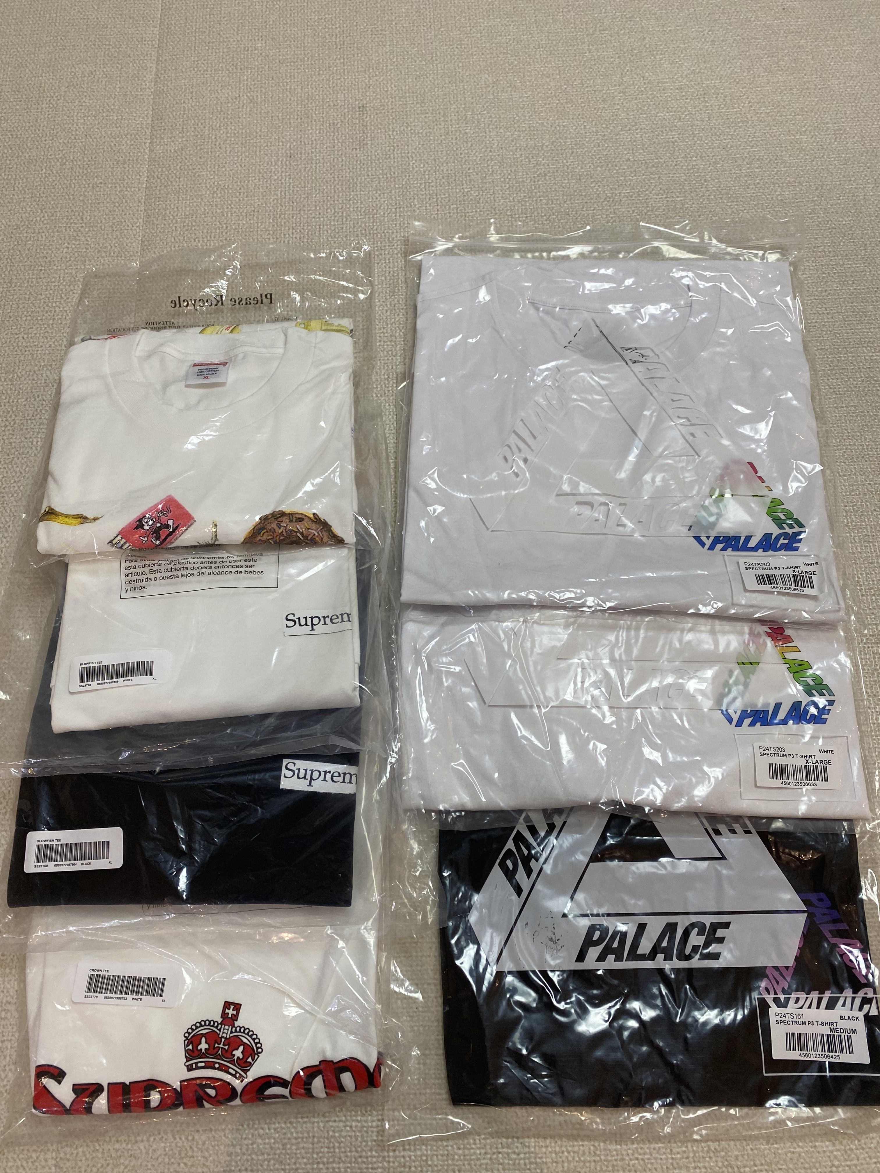 Supreme Trash T-Shirt White - 23SS, Supreme Blowfish T-Shirt White - 23SS 착용 스타일