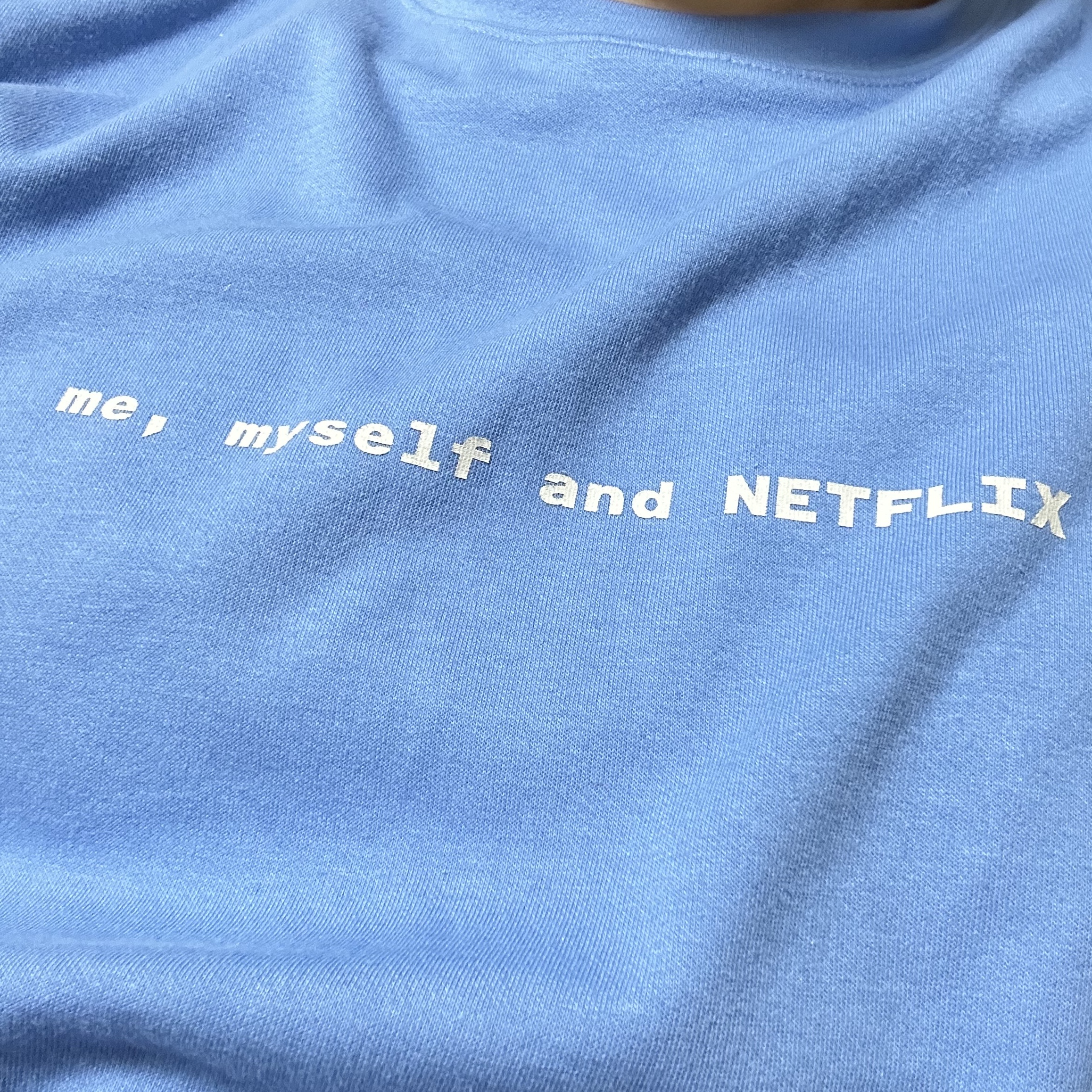 IAB Studio x Netflix SS T-Shirt Blue 착용 스타일